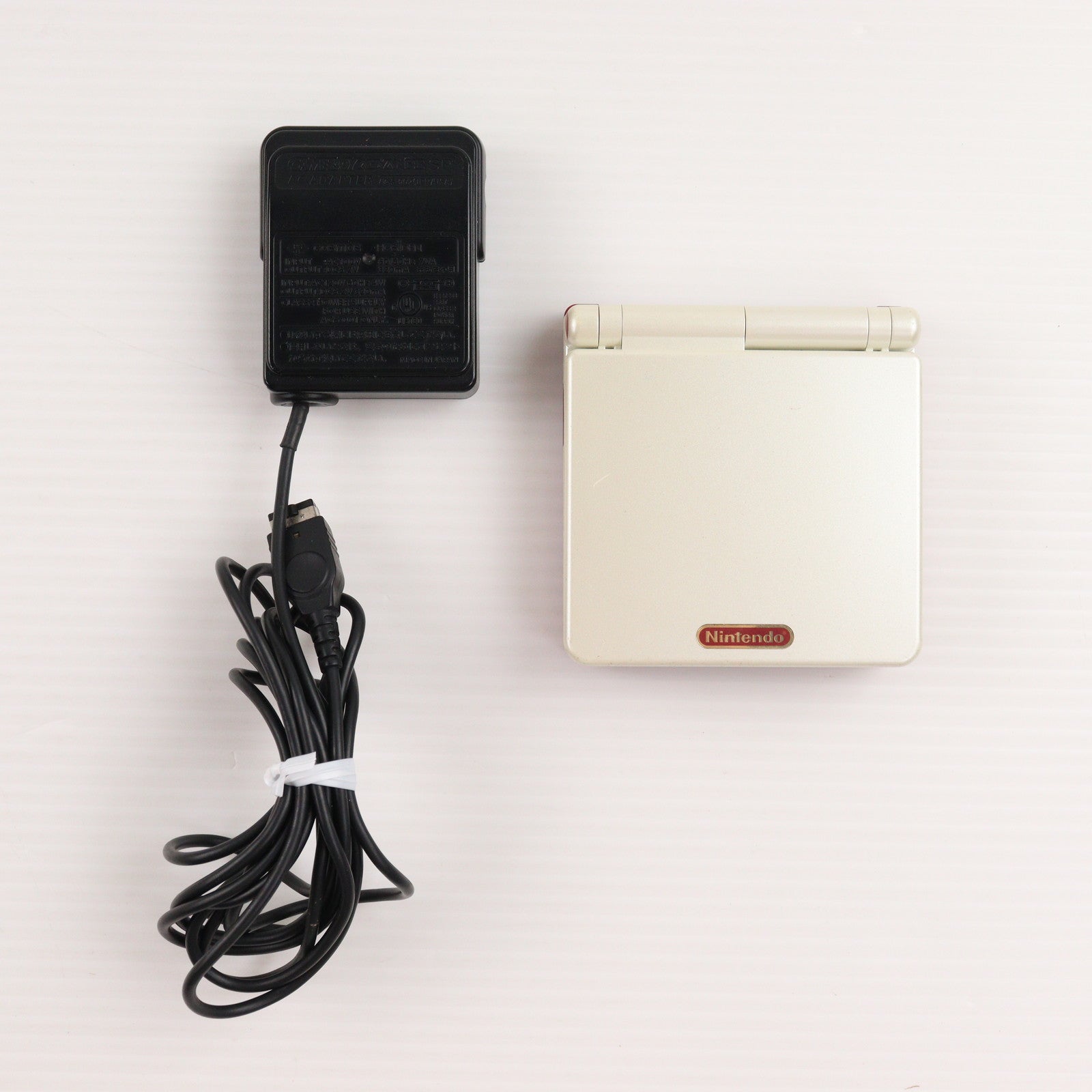 【中古即納】[GBA] (本体) GAMEBOY ADVANCE SP(ゲームボーイアドバンスSP) ファミコンカラー 任天堂(AGS-S-FMK)(20040214)