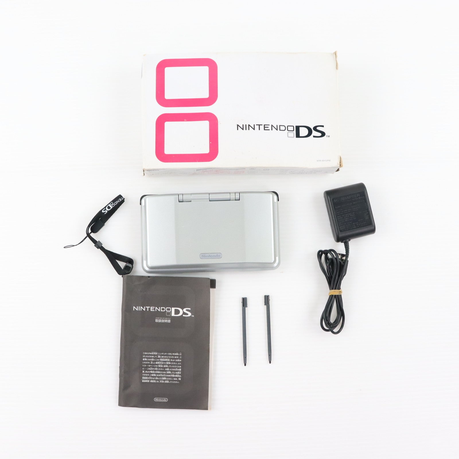 【中古即納】[NDS] (本体) ニンテンドーDS プラチナシルバー 任天堂(NTR-S-VKA)(20041202)