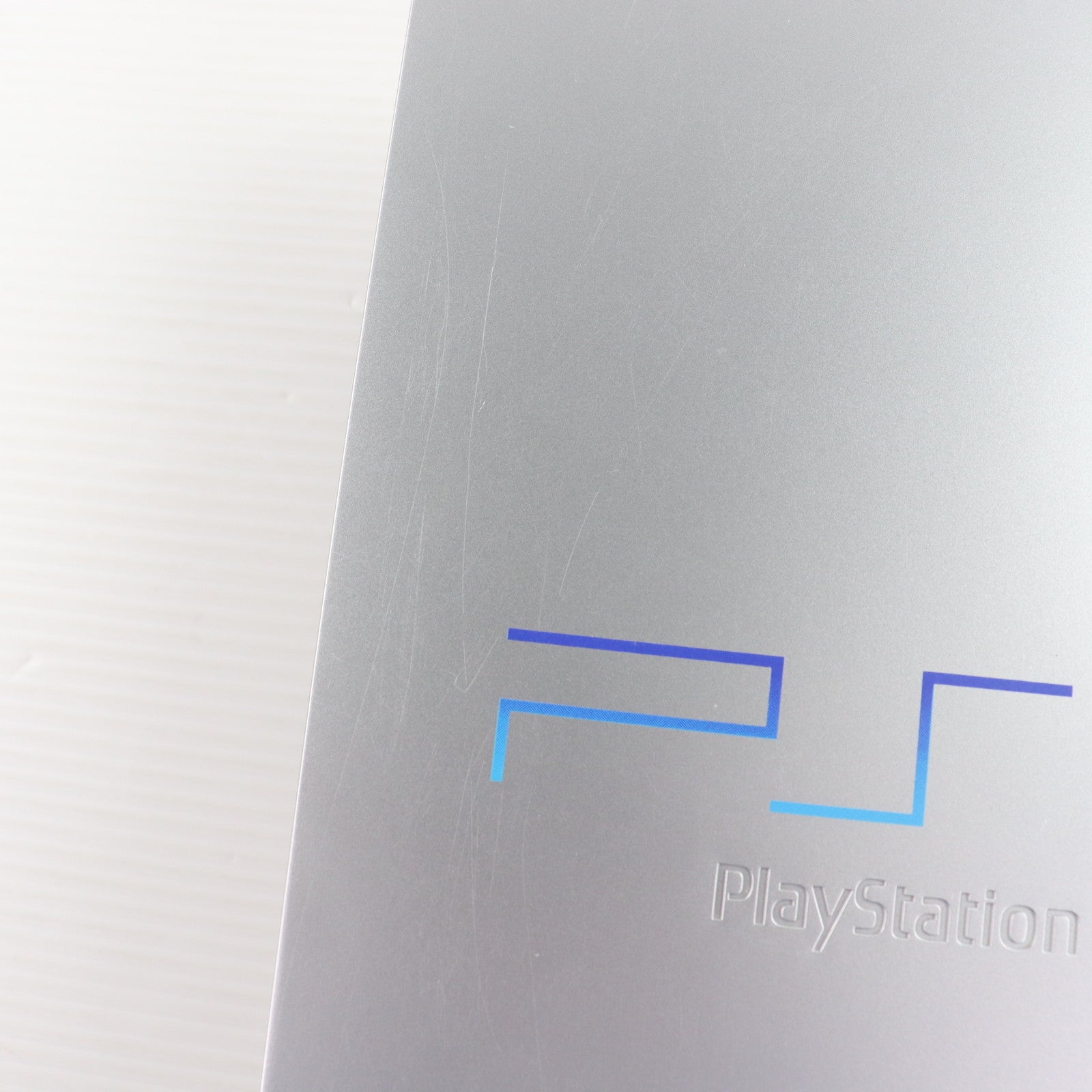 【中古即納】[PS2] (本体) トイザらス限定 PlayStation 2(プレイステーション2) サテンシルバー SCE(SCPH-50000TSS)(20041119)