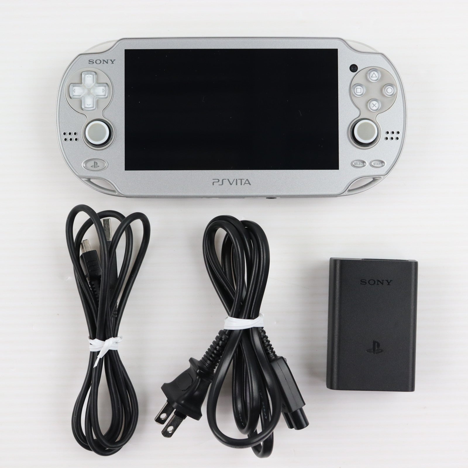 【中古即納】[PSVita] (本体) PlayStation Vita(プレイステーション ヴィータ) Wi-Fiモデル シルバー SCE(PCH-2000ZA25)(20161201)