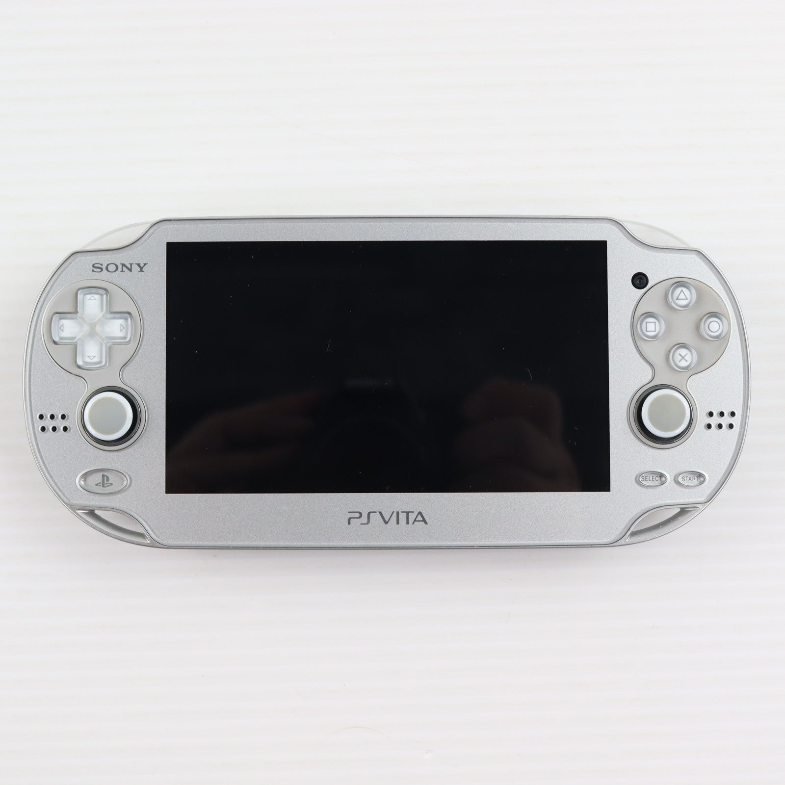 【中古即納】[PSVita] (本体) PlayStation Vita(プレイステーション ヴィータ) Wi-Fiモデル シルバー SCE(PCH-2000ZA25)(20161201)