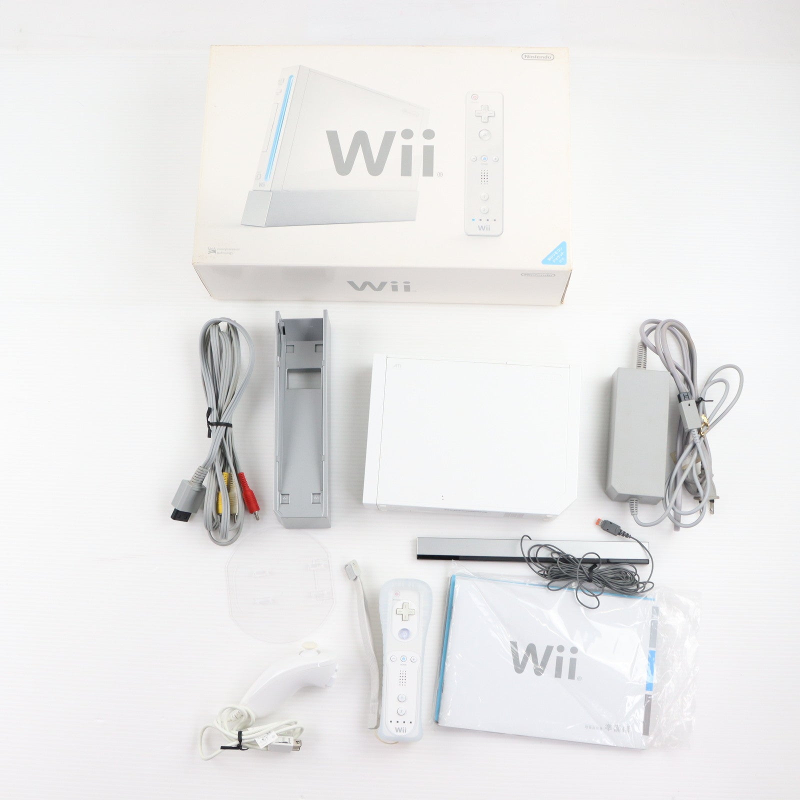 【中古即納】[Wii] (本体) Wii(シロ)(Wiiリモコンジャケット同梱) 任天堂(RVL-S-WD)(20071009)