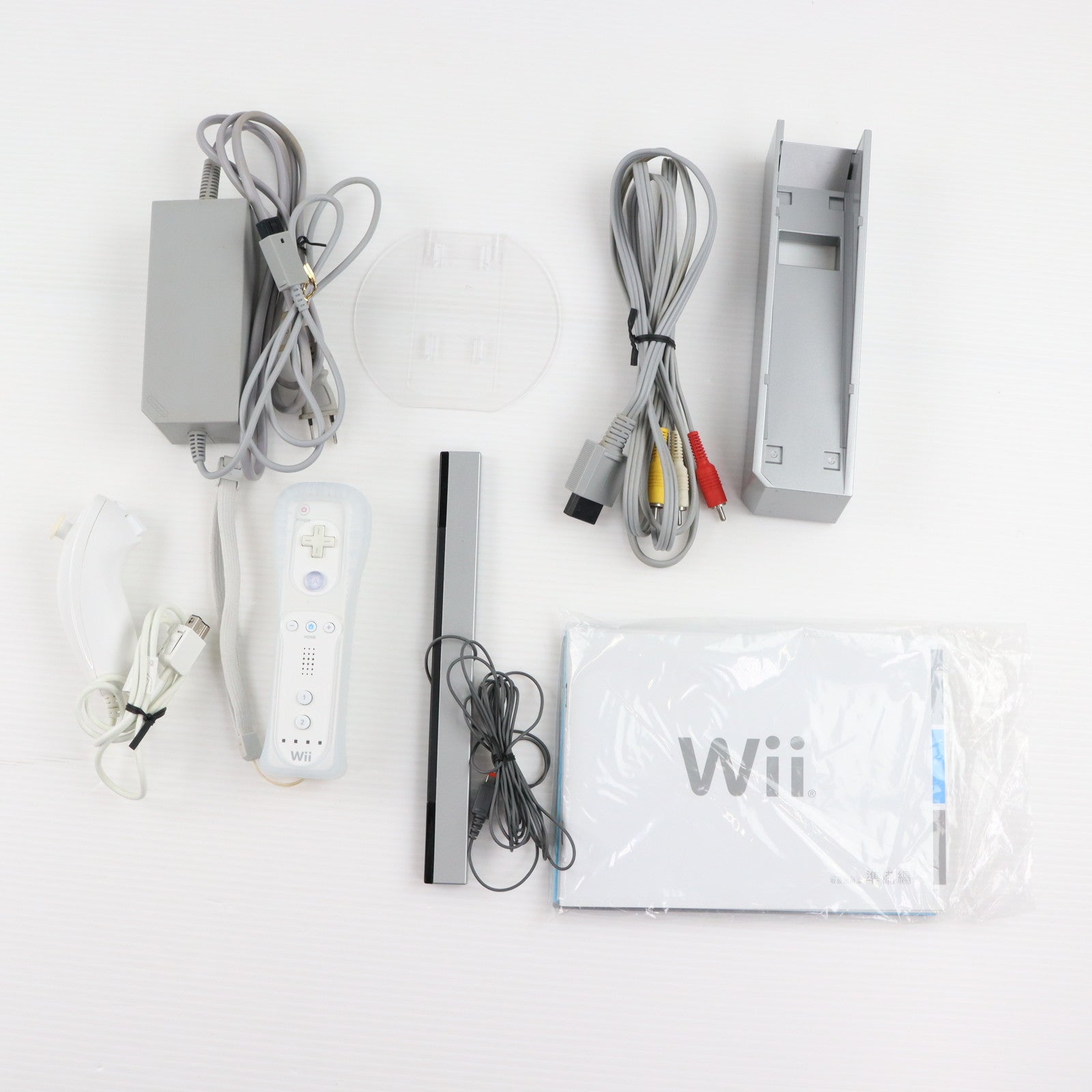【中古即納】[Wii] (本体) Wii(シロ)(Wiiリモコンジャケット同梱) 任天堂(RVL-S-WD)(20071009)