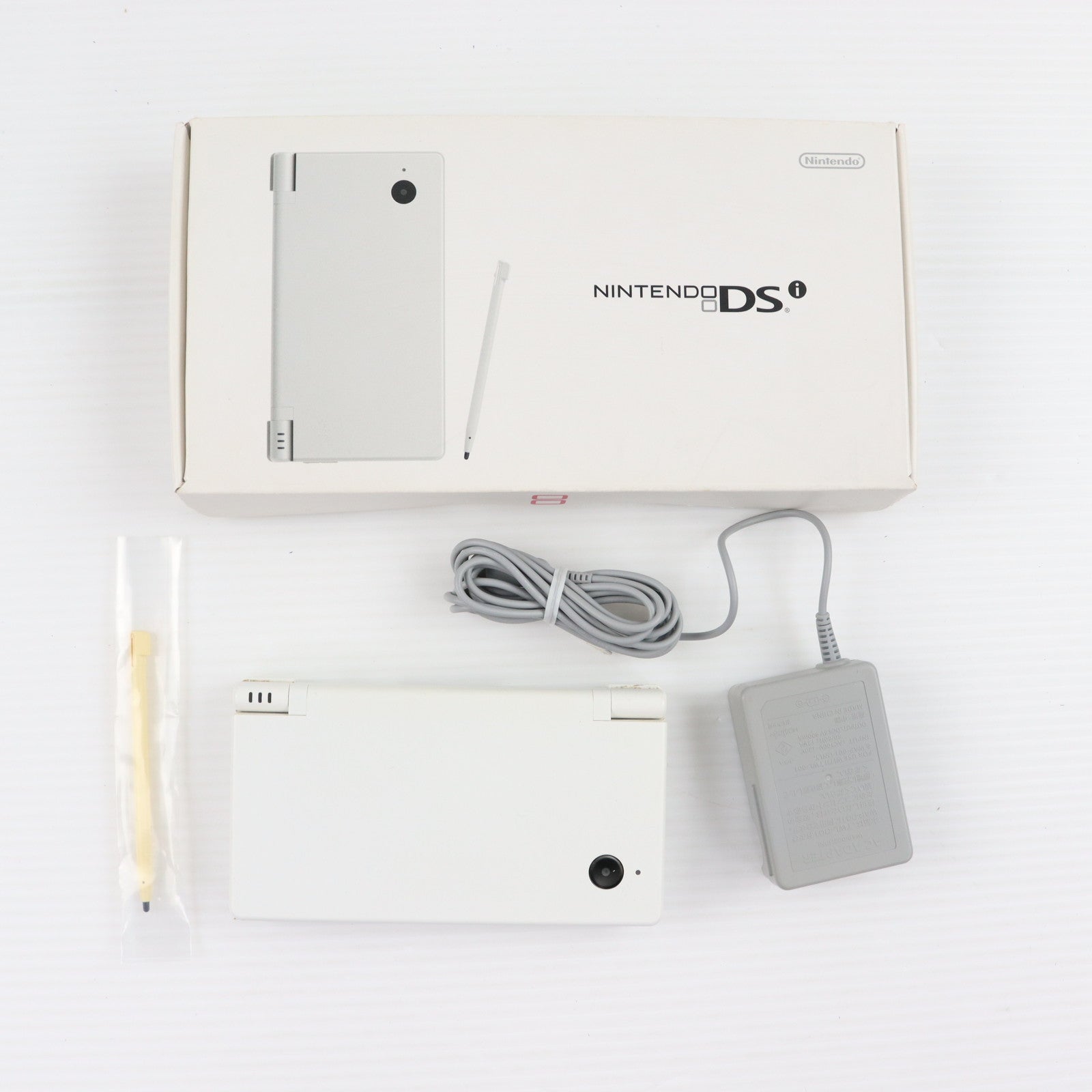 【中古即納】[NDS] (本体) ニンテンドーDSi ホワイト 任天堂(TWL-S-WA)(20081101)