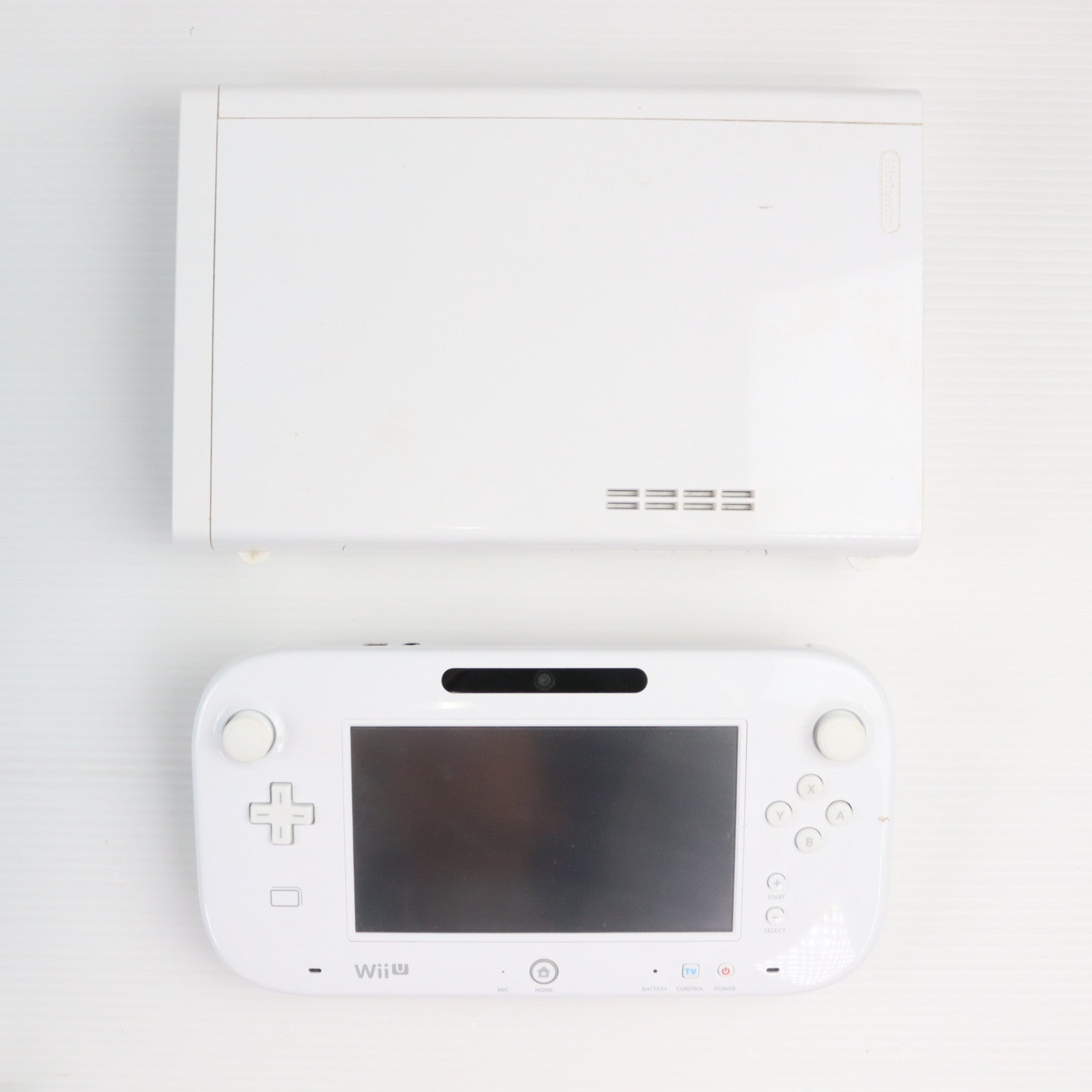 【中古即納】[WiiU] (本体) Wii U ベーシックセット 白 BASIC SET Shiro(本体メモリー8GB) 任天堂(WUP-S-WAAA)(20121208)