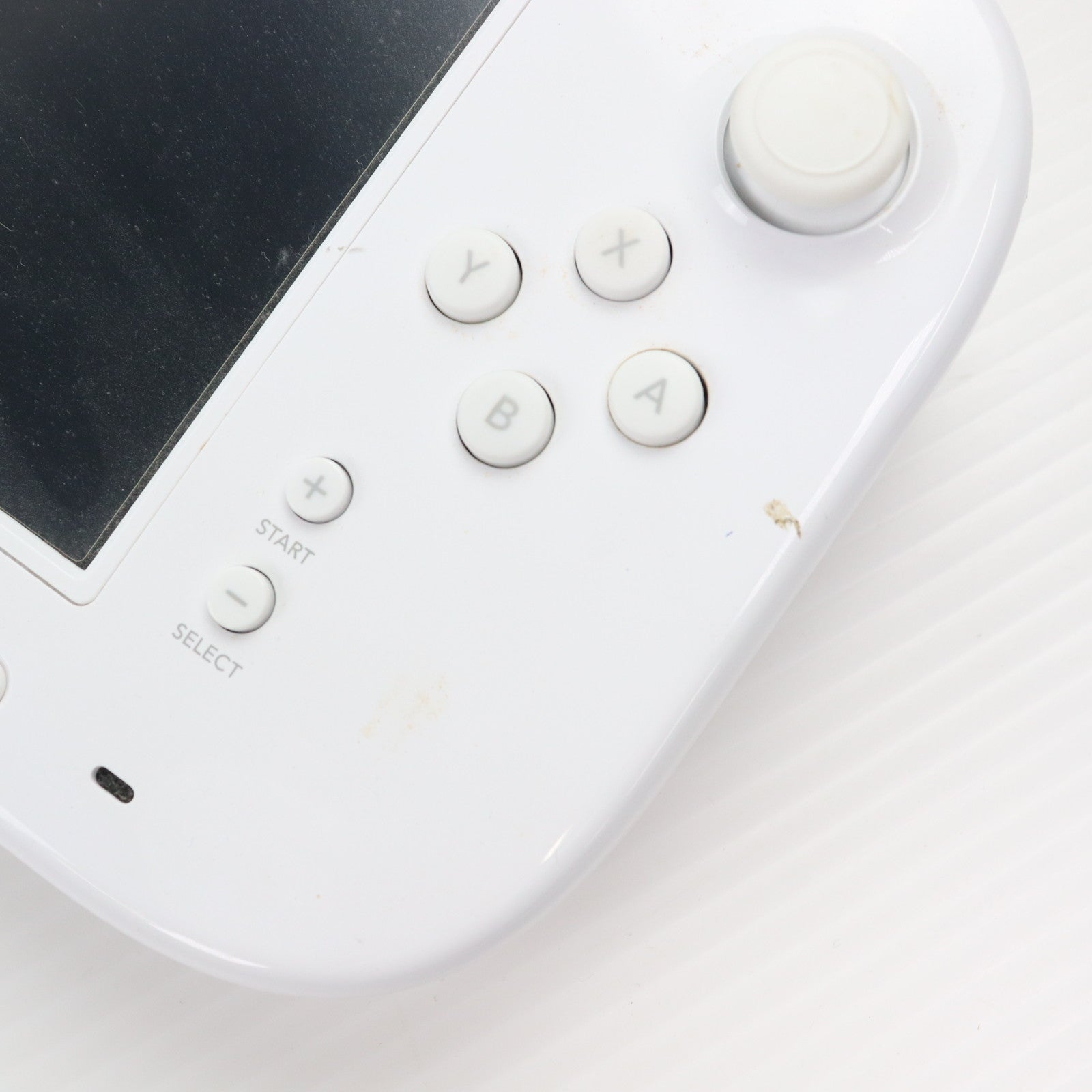 【中古即納】[WiiU] (本体) Wii U ベーシックセット 白 BASIC SET Shiro(本体メモリー8GB) 任天堂(WUP-S-WAAA)(20121208)
