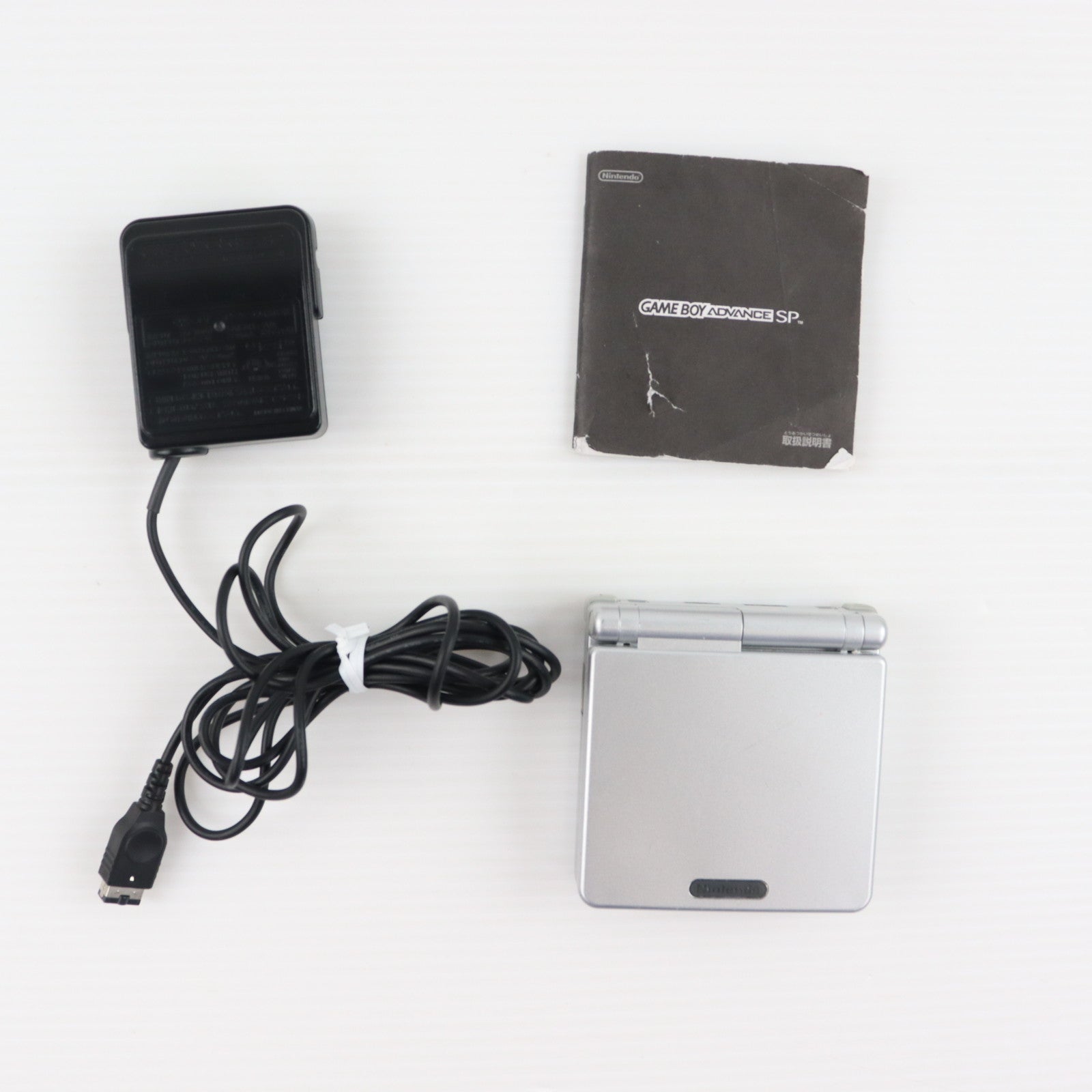 【中古即納】[GBA] (本体) GAMEBOY ADVANCE SP(ゲームボーイアドバンスSP) プラチナシルバー 任天堂(AGS-S-ZVA)(20030214)