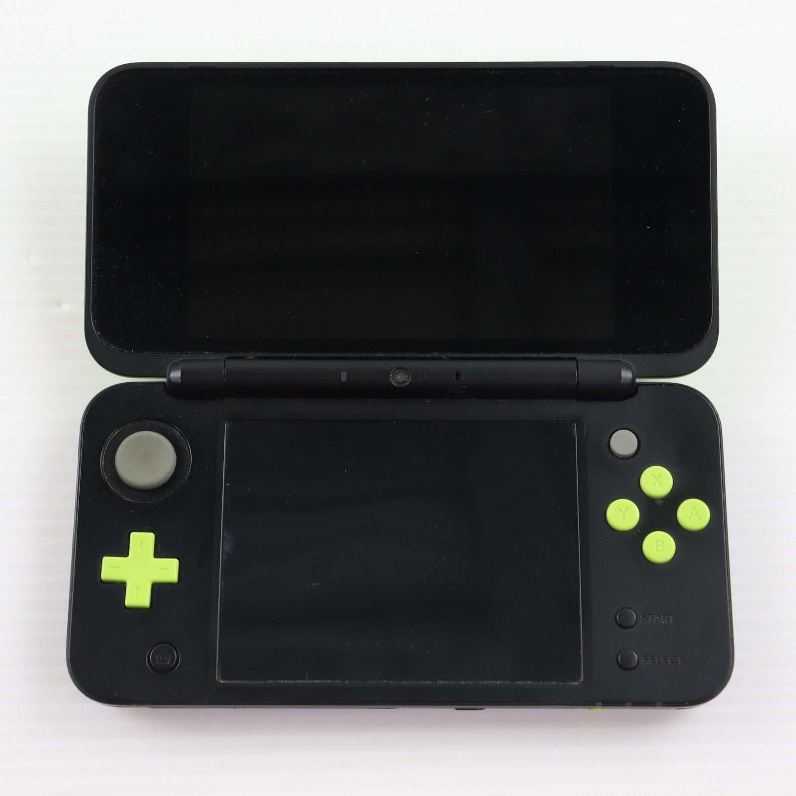 【中古即納】[3DS] (本体) Newニンテンドー2DS LL ブラック×ライム 任天堂(JAN-S-MAAA)(20171005)