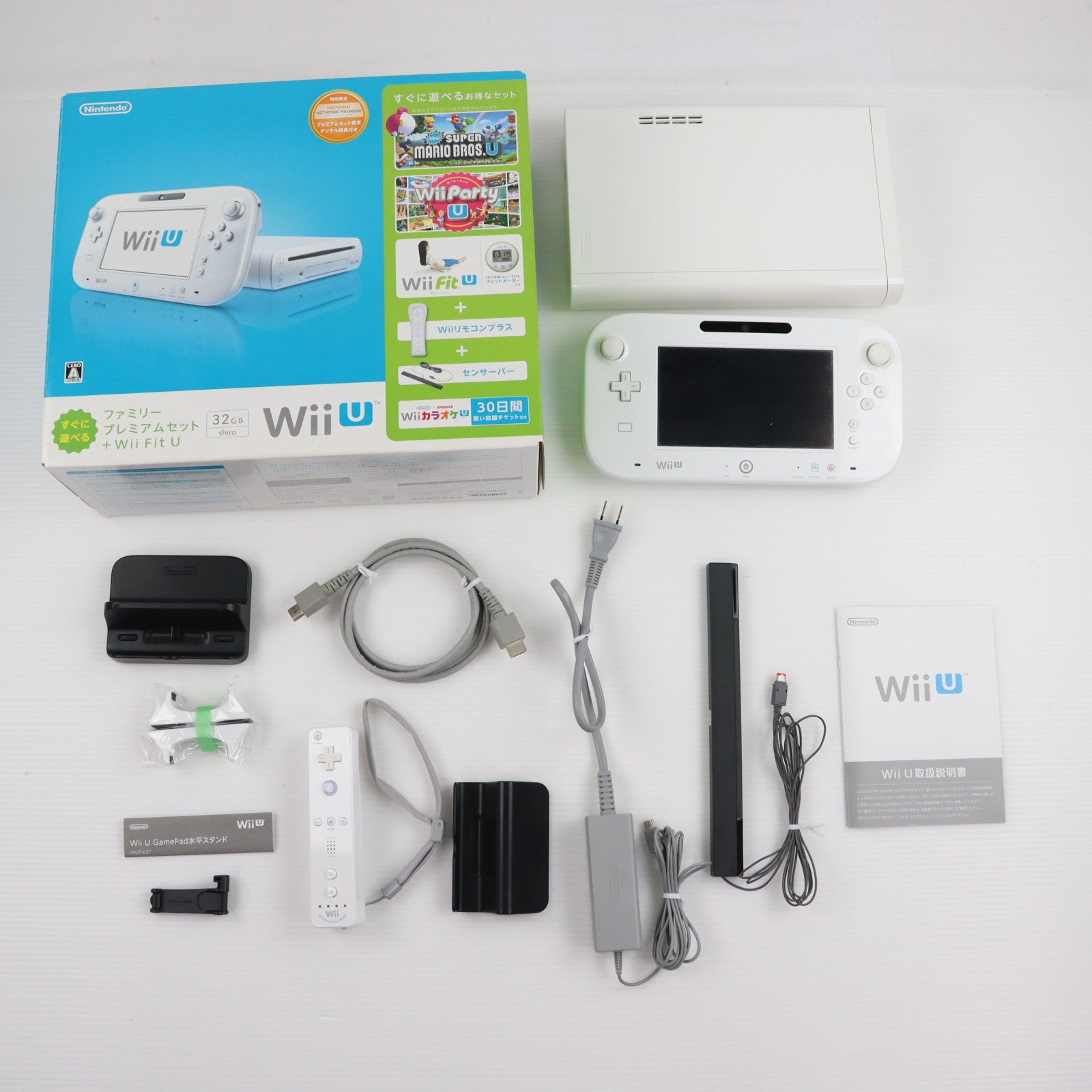 【中古即納】[WiiU] (本体) Wii U すぐに遊べるファミリープレミアムセット+Wii Fit U(シロ) 任天堂(WUP-S-WAFT)(20131205)