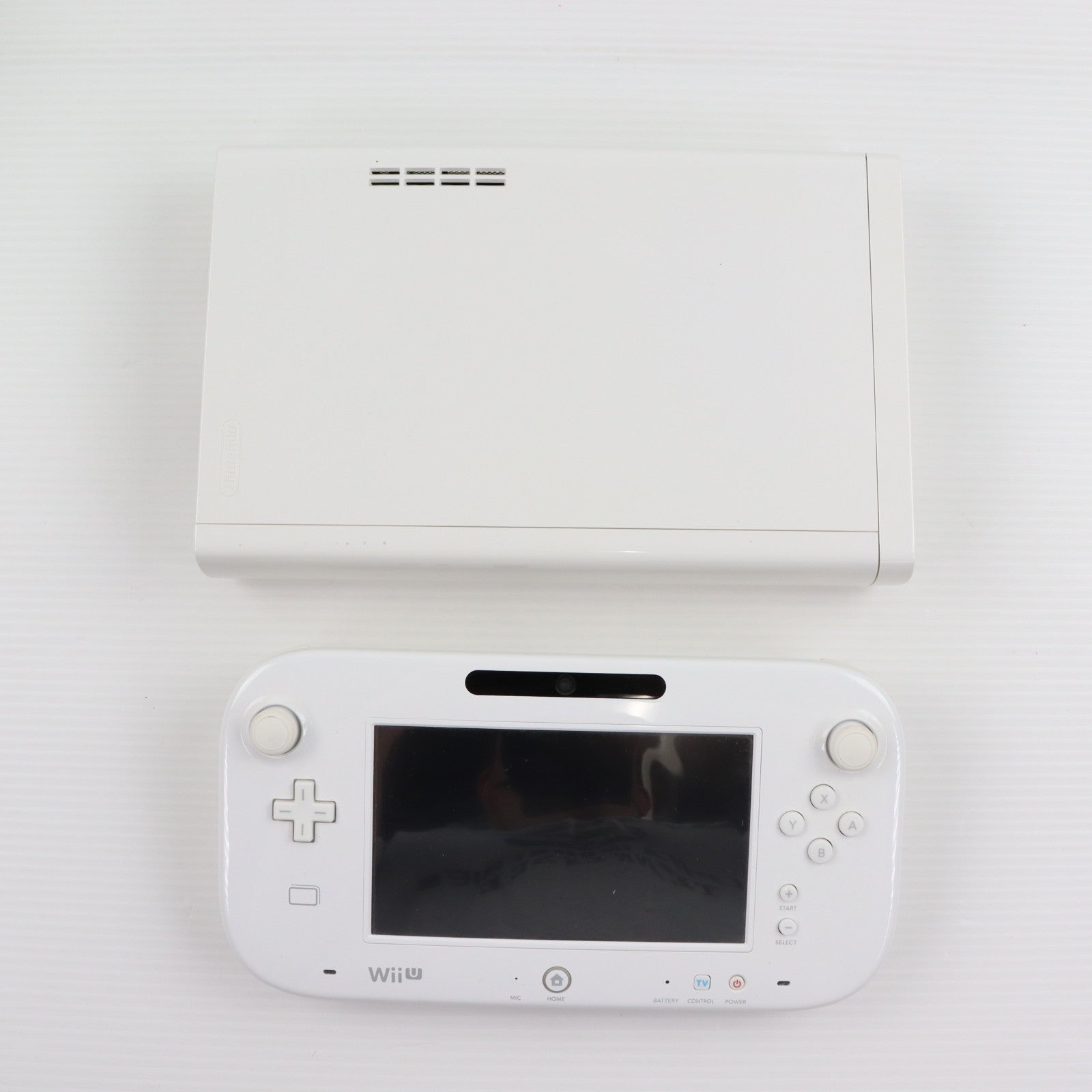 【中古即納】[WiiU] (本体) Wii U すぐに遊べるファミリープレミアムセット+Wii Fit U(シロ) 任天堂(WUP-S-WAFT)(20131205)