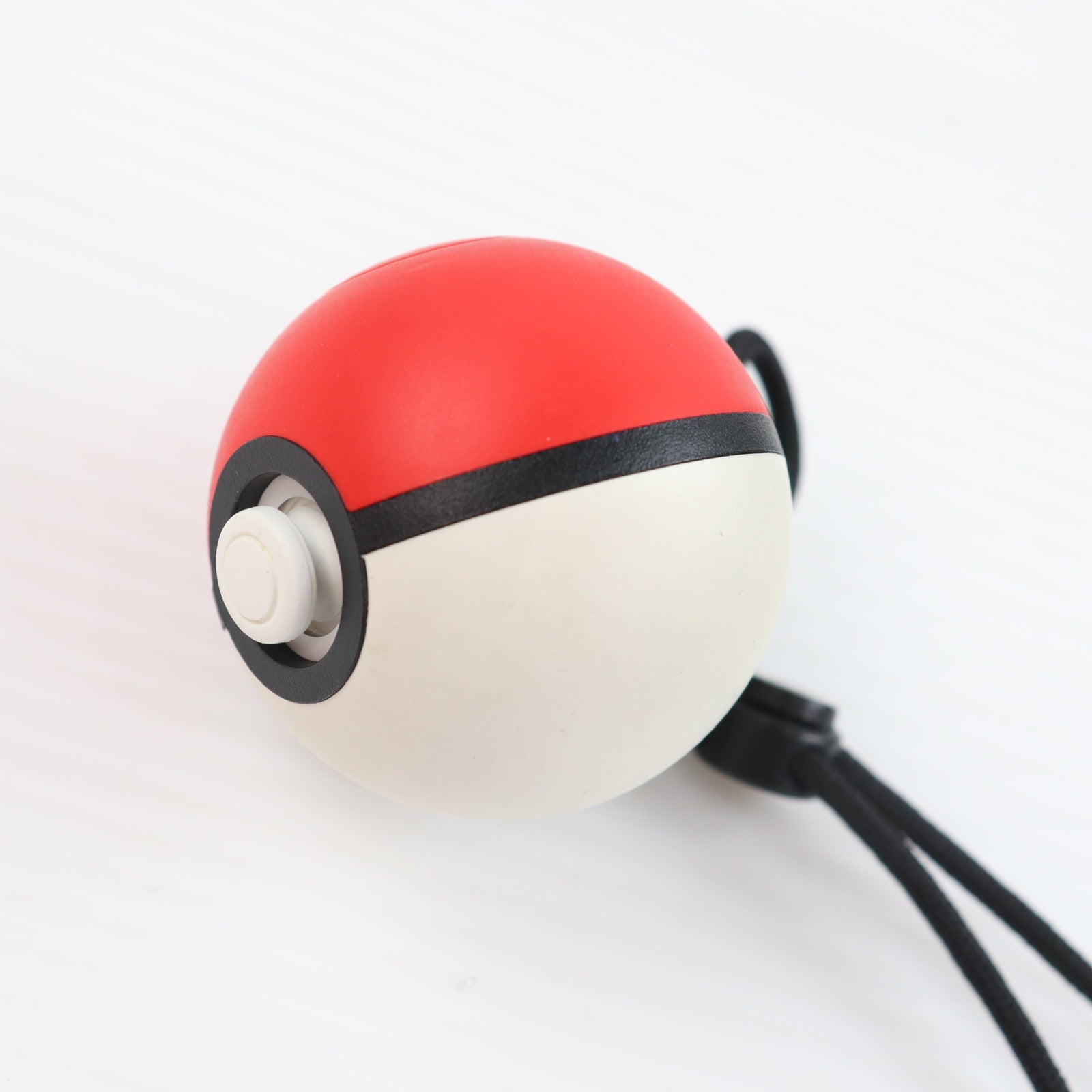 【中古即納】[Switch] (本体)(ソフト無し) Nintendo Switch(ニンテンドースイッチ) ポケットモンスター Let's Go! イーブイセット(モンスターボール Plus付き) 任天堂(HAC-S-KFAGB)(20181116)