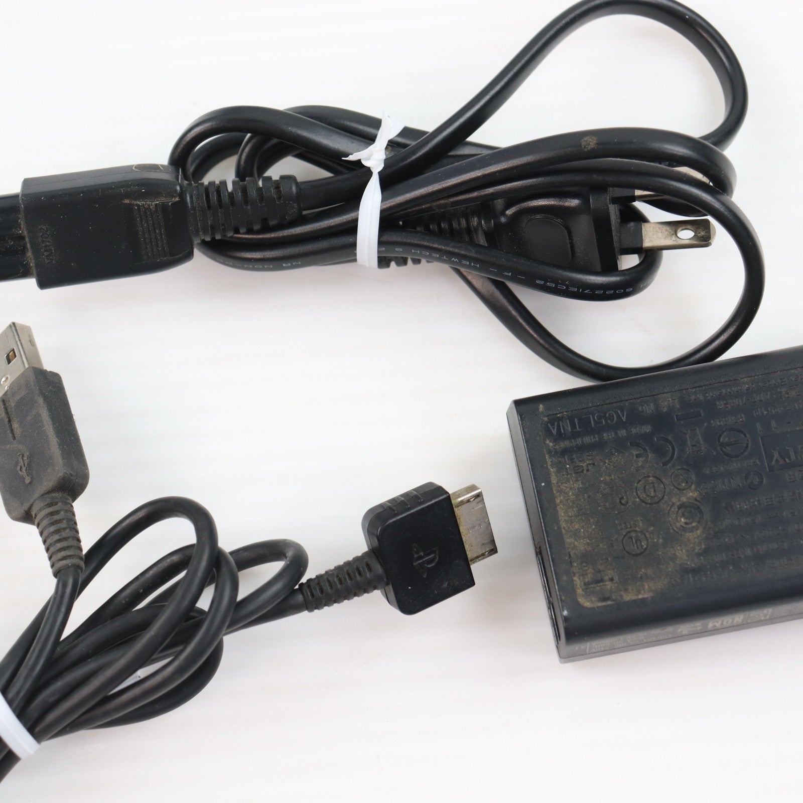 【中古即納】[PSVita] (本体) PlayStation Vita(プレイステーション ヴィータ) Wi-Fiモデル コズミック・レッド SCE(PCH-1000ZA03)(20121115)