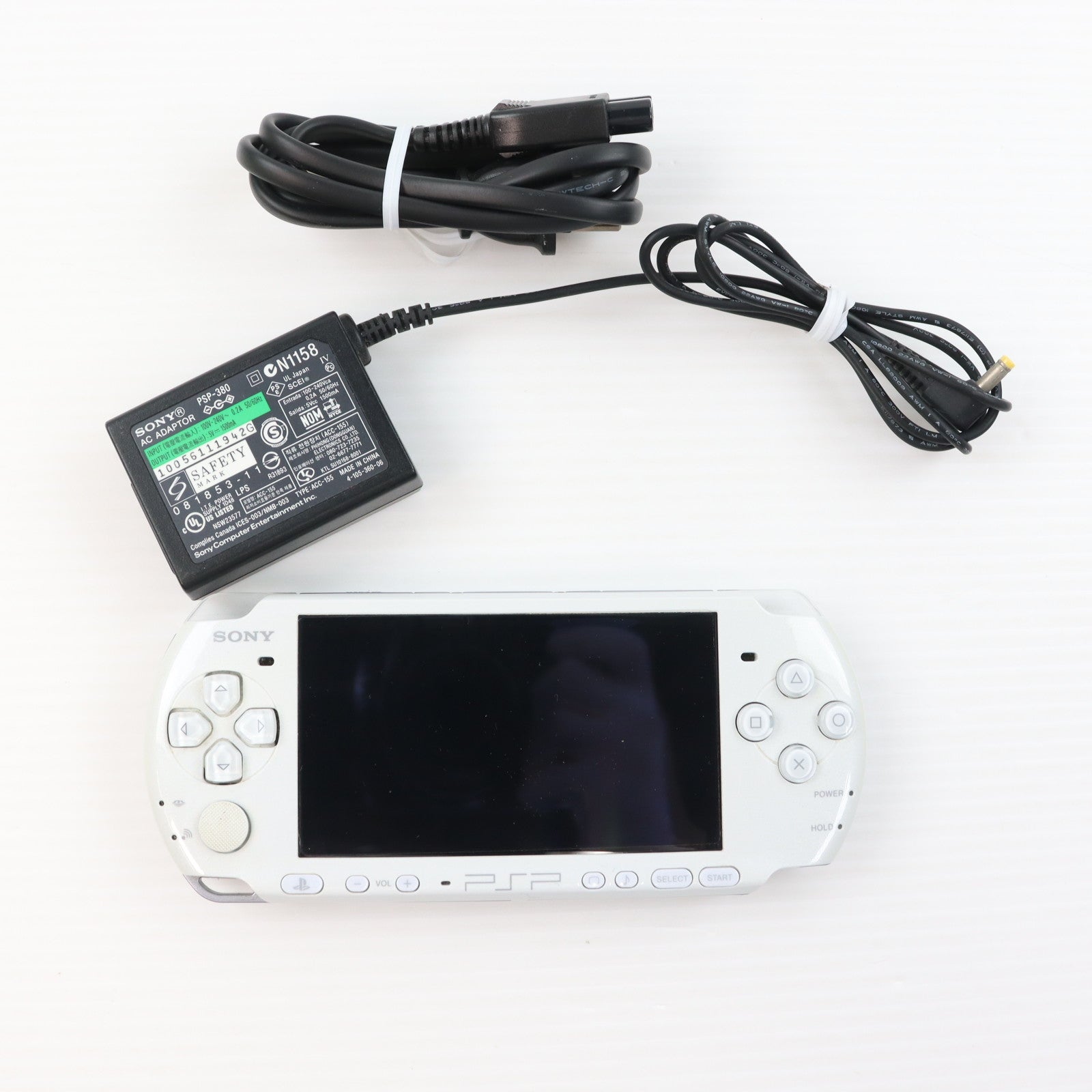 【中古即納】[PSP] (本体) PlayStation Portable(プレイステーション・ポータブル) パール・ホワイト SCE(PSP-3000PW)(20081016)