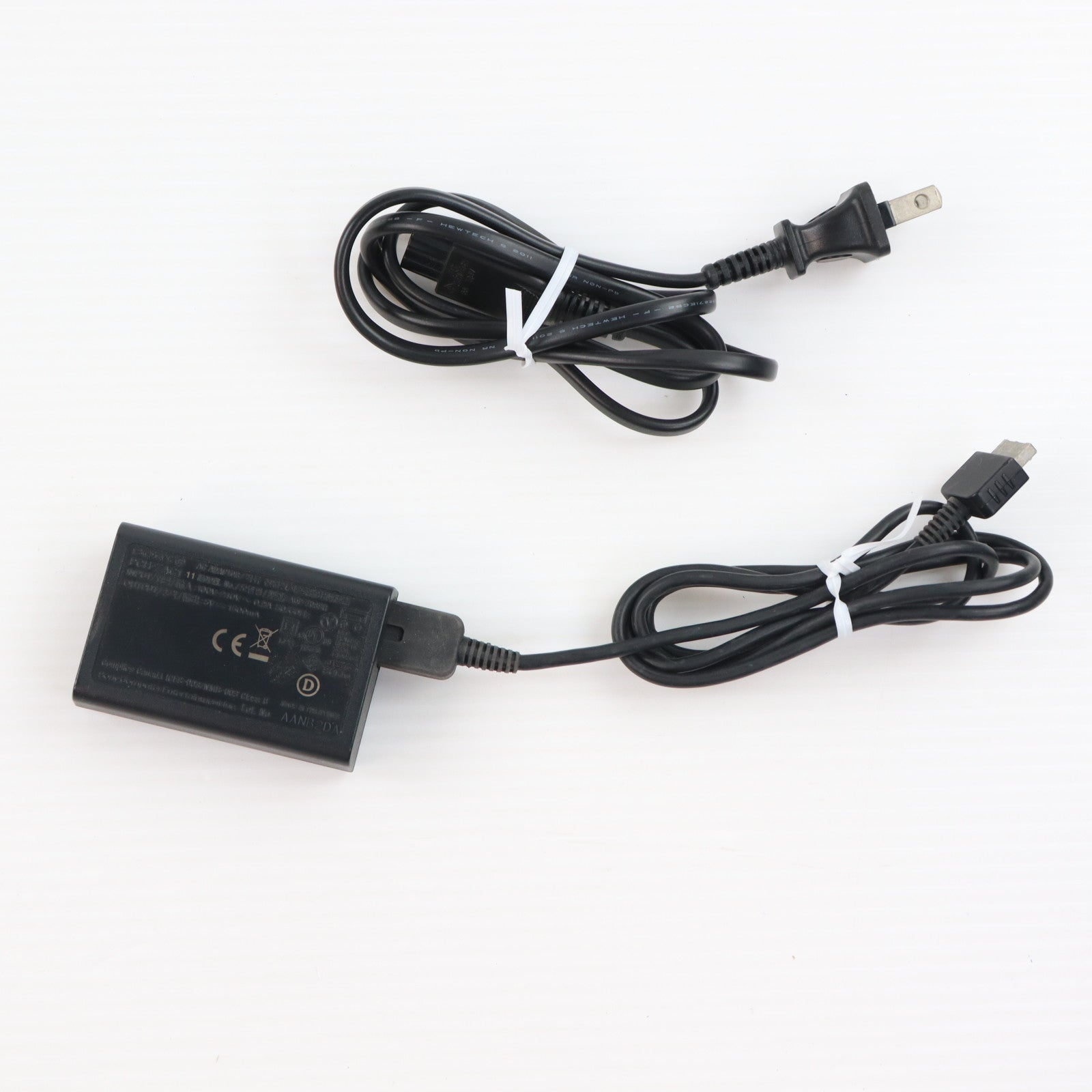 【中古即納】[PSVita] (本体) PlayStation Vita(プレイステーション ヴィータ) Wi-Fiモデル クリスタル・ブラック SCE(PCH-1000ZA01)(20111217)