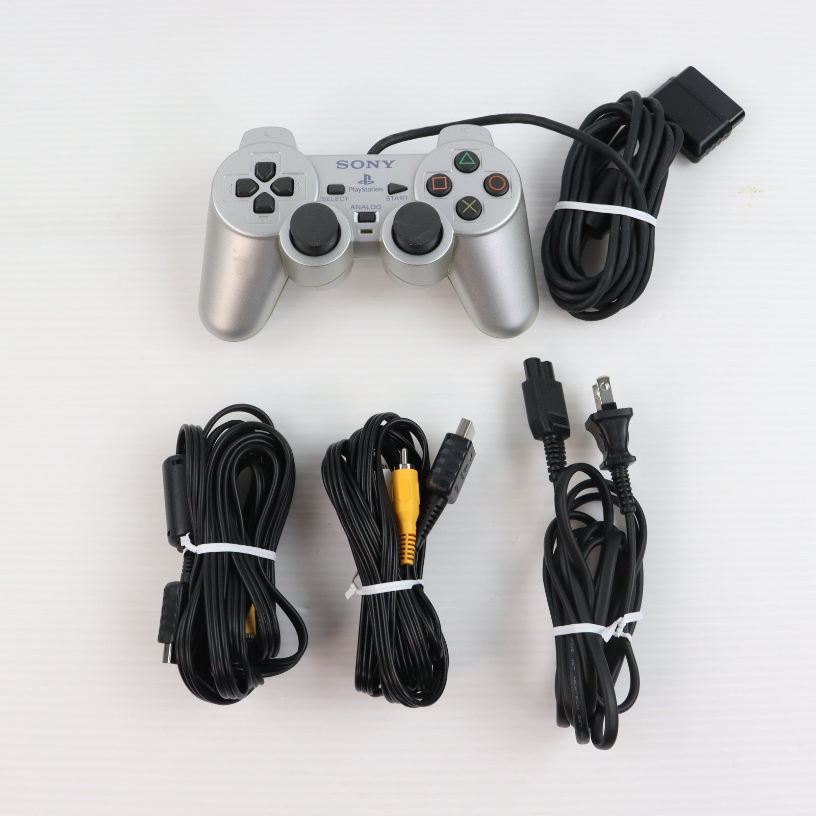 【中古即納】[PS2] (本体) PlayStation 2(プレイステーション2) サテン・シルバー SCE(SCPH-90000SS)(20071122)