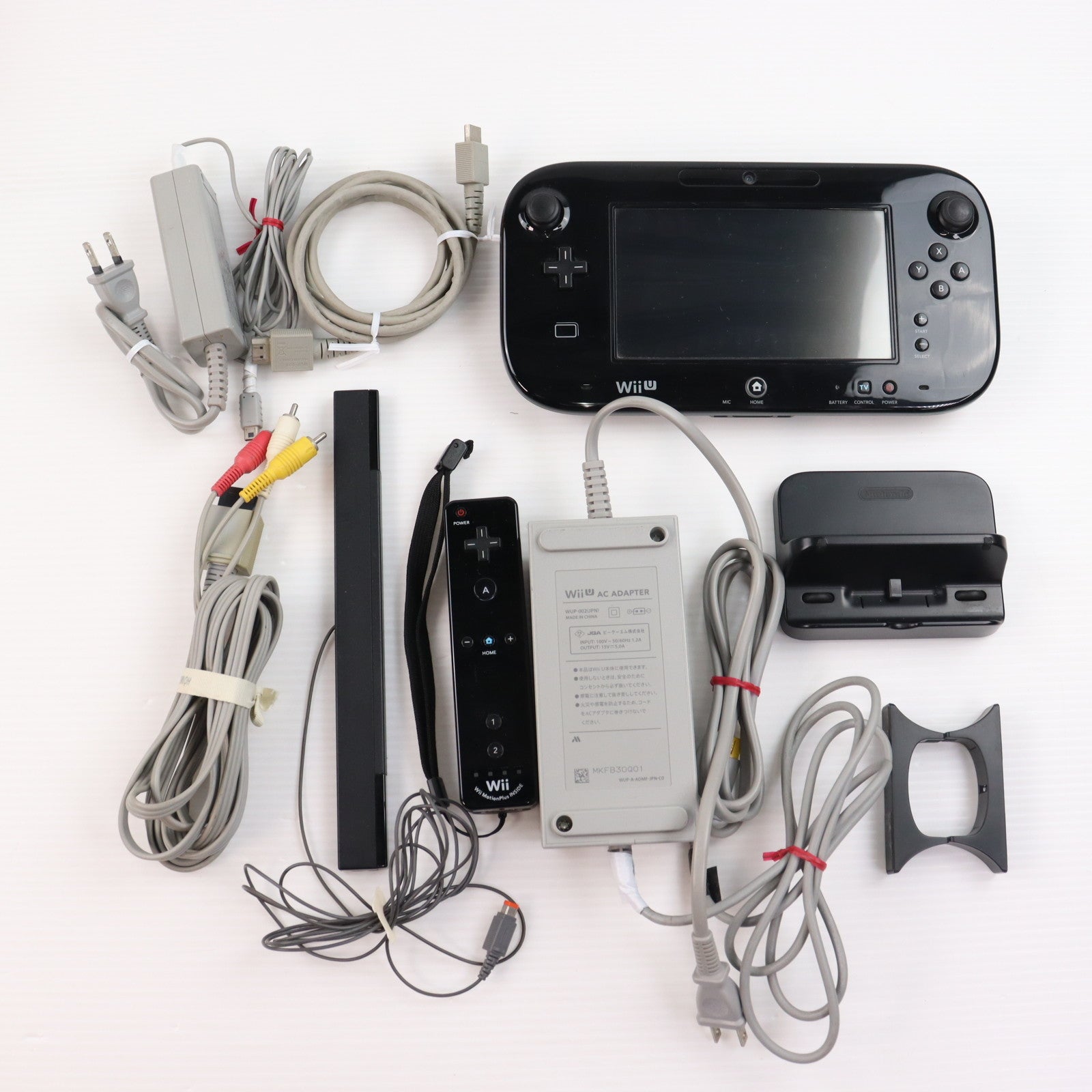 【中古即納】[WiiU] (本体) Wii U すぐに遊べるファミリープレミアムセット(クロ) 任天堂(WUP-S-KAFS)(20131031)