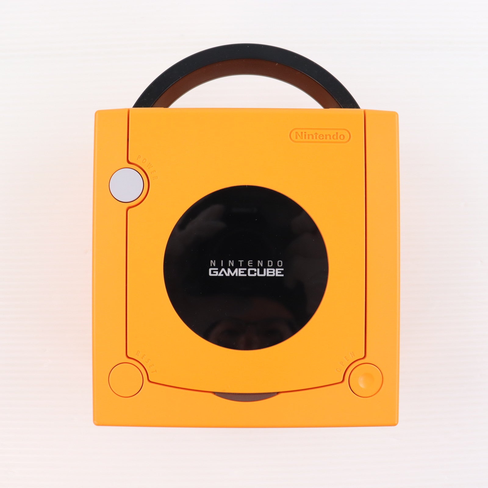 【中古即納】[GC] (本体) NINTENDO GAMECUBE(ニンテンドー ゲームキューブ) オレンジ 任天堂(DOL-SOA)(20011121)