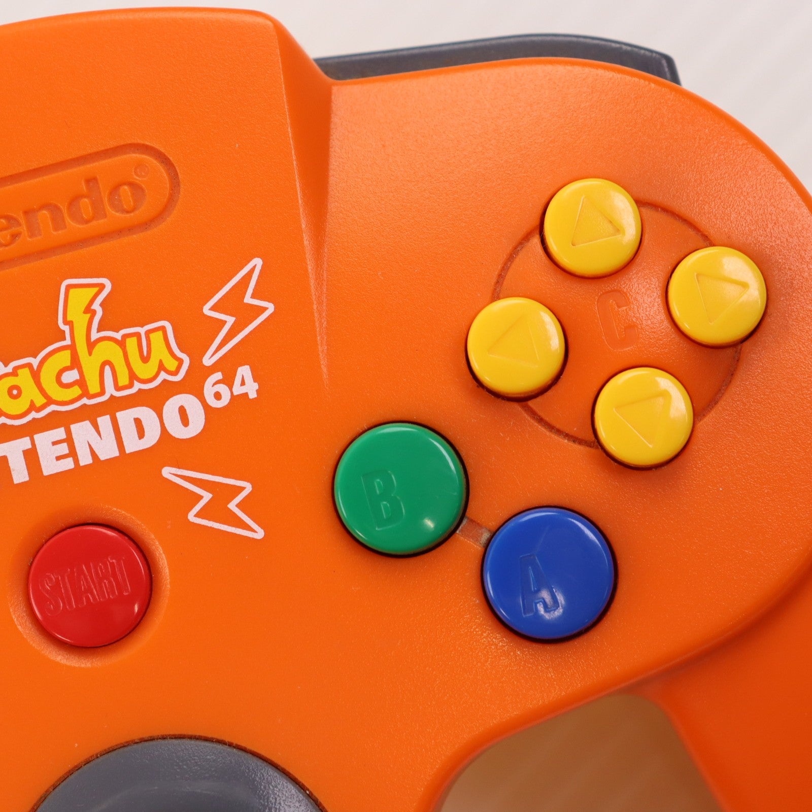 【中古即納】[N64] (本体) ピカチュウ NINTENDO64(ニンテンドウ64/ニンテンドー64) オレンジ&イエロー 任天堂(NUS-101)(20000721)