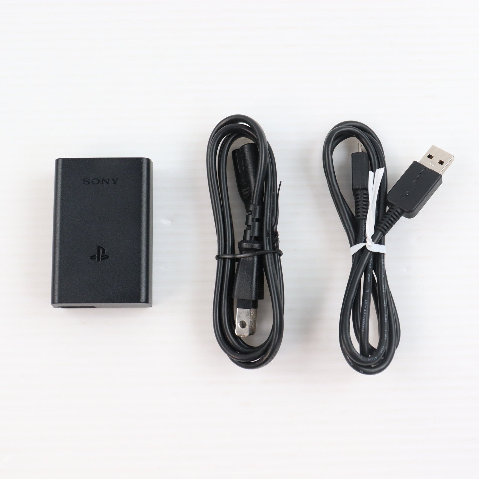 【中古即納】[PSVita] (本体) PlayStation Vita(プレイステーション ヴィータ) Wi-Fiモデル ブラック SCE(PCH-2000ZA11)(20131010)