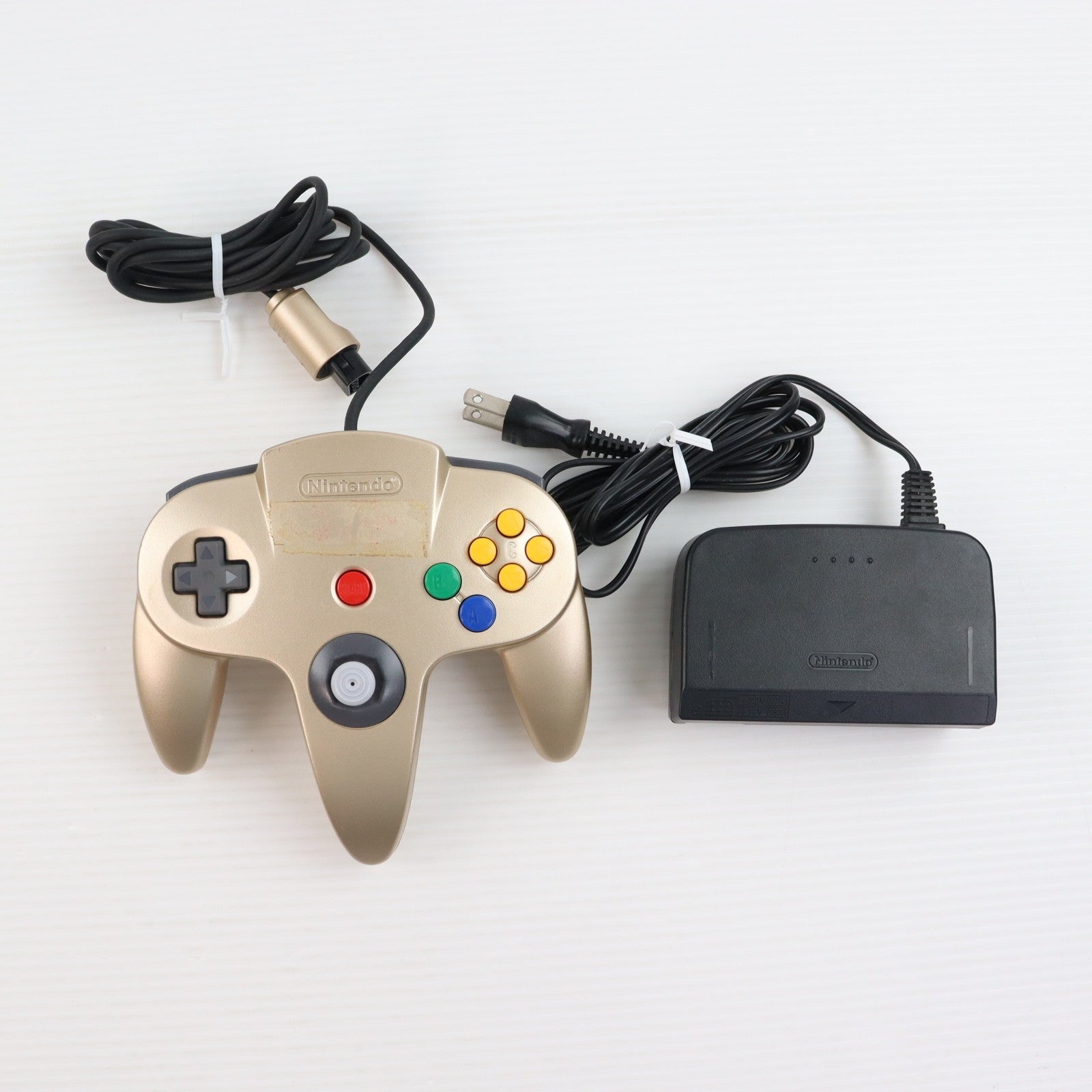【中古即納】[N64] (本体) トイザラス限定 NINTENDO64(ニンテンドウ64/ニンテンドー64) ゴールド 任天堂(NUS-001)(19981231)