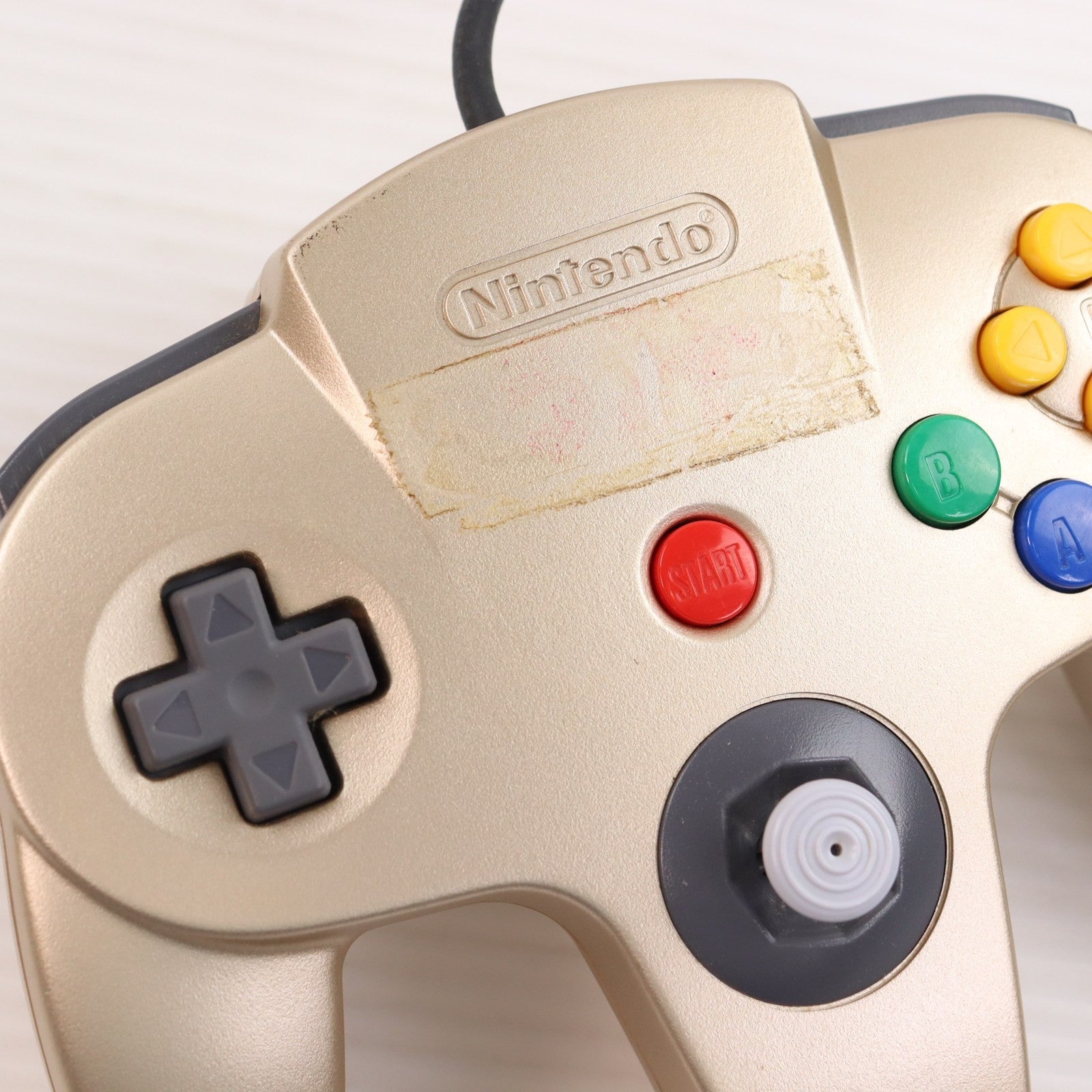 【中古即納】[N64] (本体) トイザラス限定 NINTENDO64(ニンテンドウ64/ニンテンドー64) ゴールド 任天堂(NUS-001)(19981231)