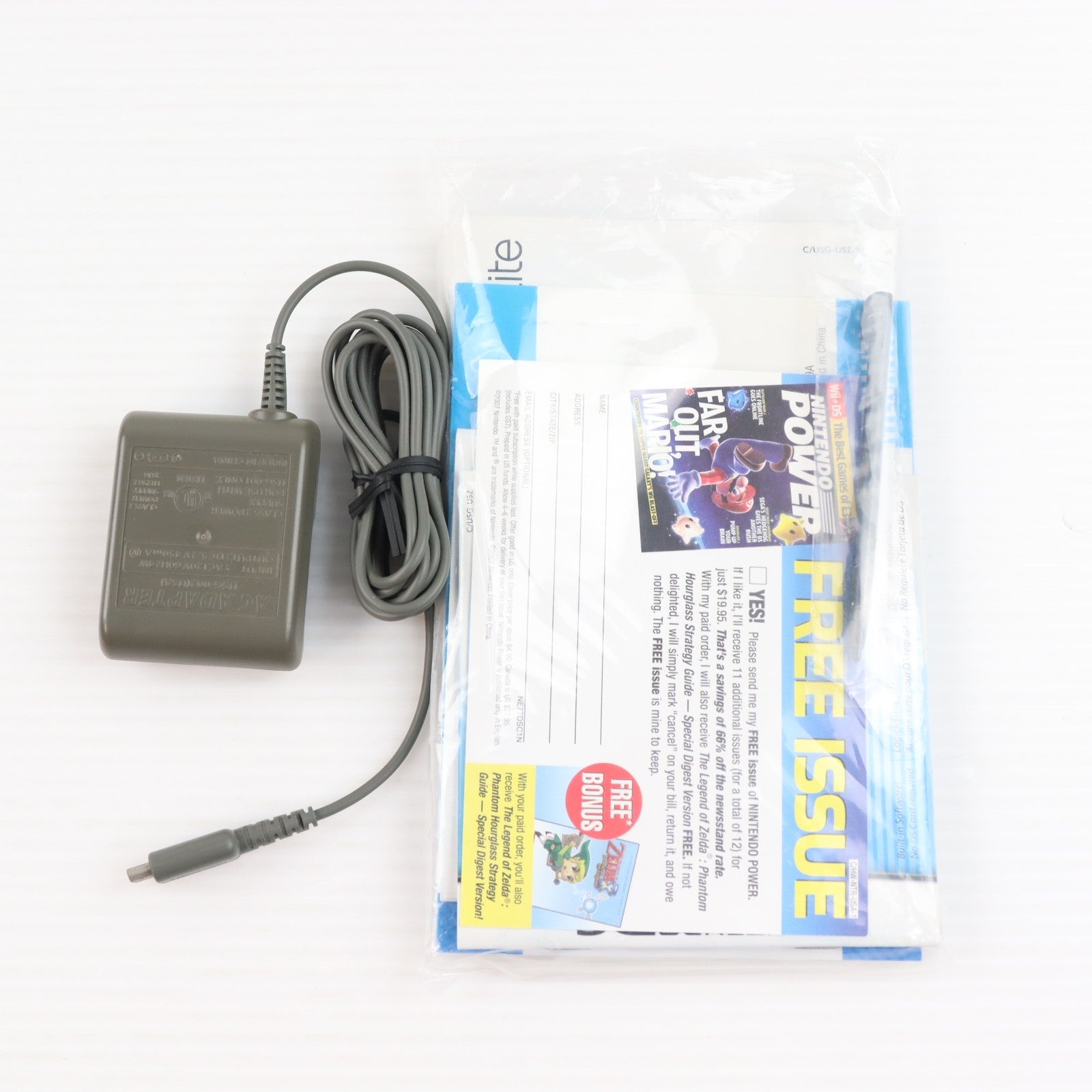 【中古即納】[NDS] (本体) ニンテンドーDS Lite(ライト) コバルト/ブラック(北米版) 任天堂(USG-S-BMKB-USZ)(20080210)