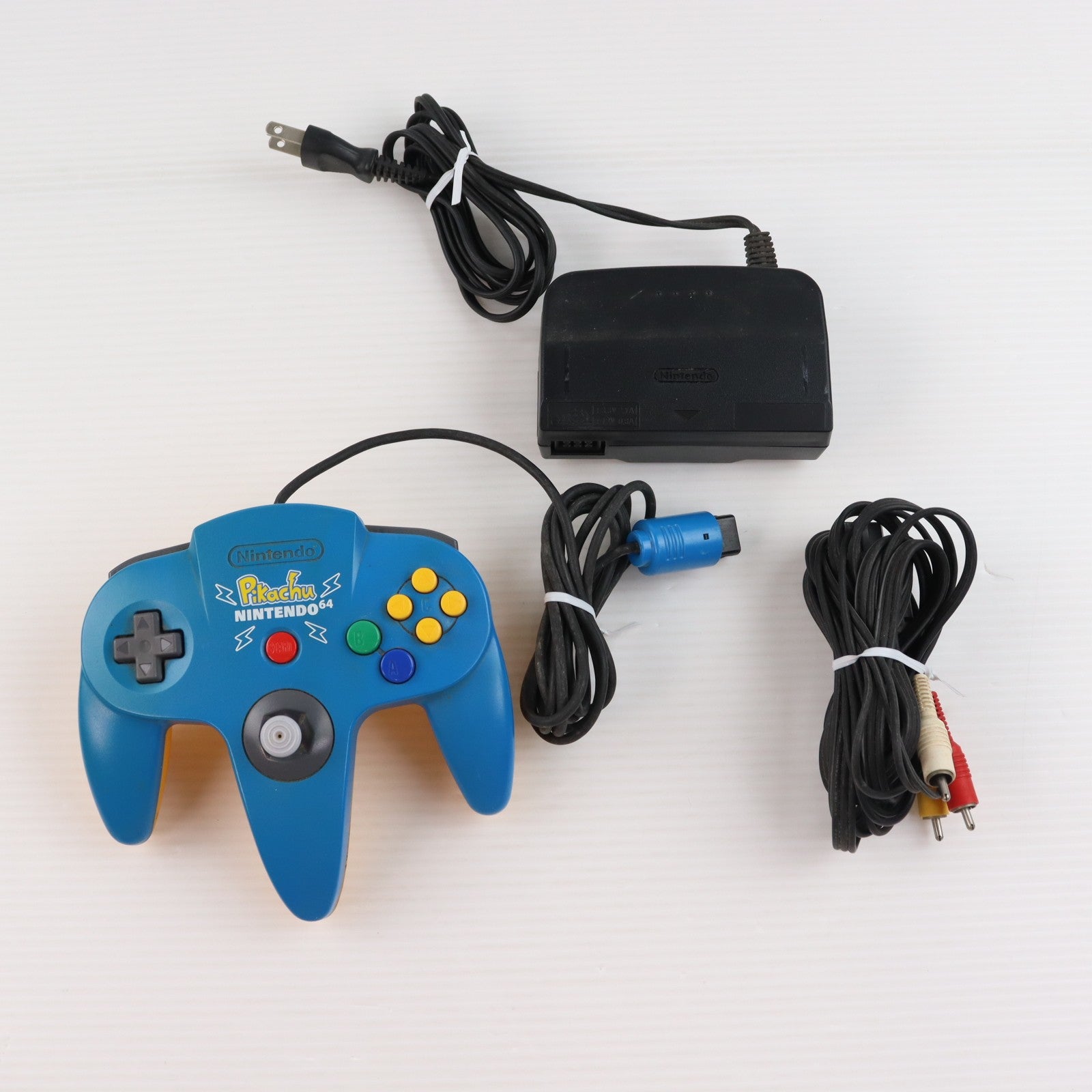 【中古即納】[N64] (本体) ピカチュウ NINTENDO64(ニンテンドウ64/ニンテンドー64) ブルー&イエロー 任天堂(NUSOXA)(20000721)