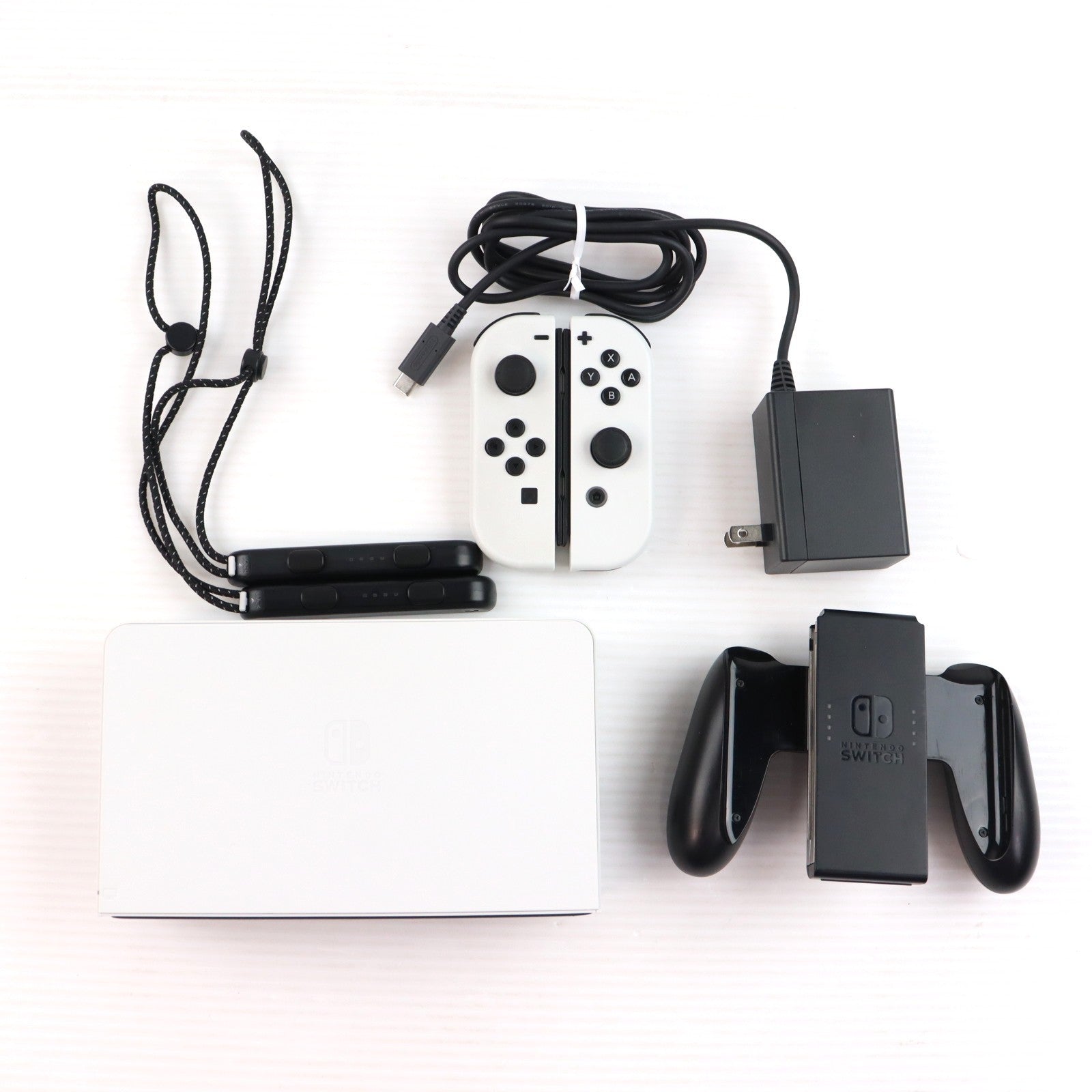【中古即納】[Switch] (本体) Nintendo Switch(ニンテンドースイッチ) 有機ELモデル Joy-Con(L)/R ホワイト 任天堂(HEG-S-KAAAA)(20211008)