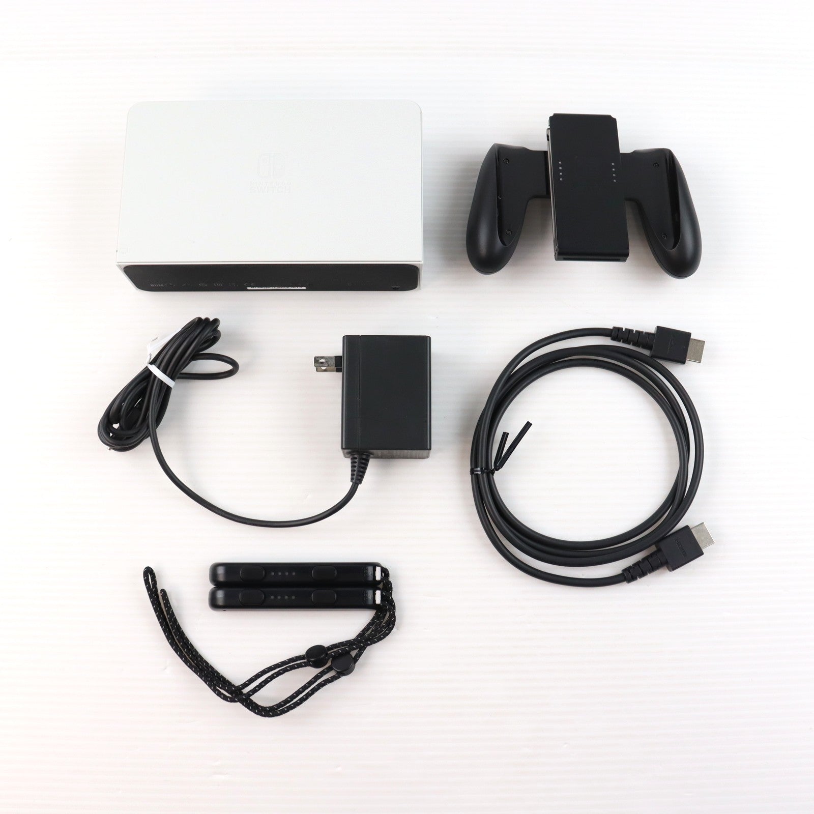 【中古即納】[Switch] (本体) Nintendo Switch(ニンテンドースイッチ) 有機ELモデル Joy-Con(L)/R ホワイト 任天堂(HEG-S-KAAAA)(20211008)