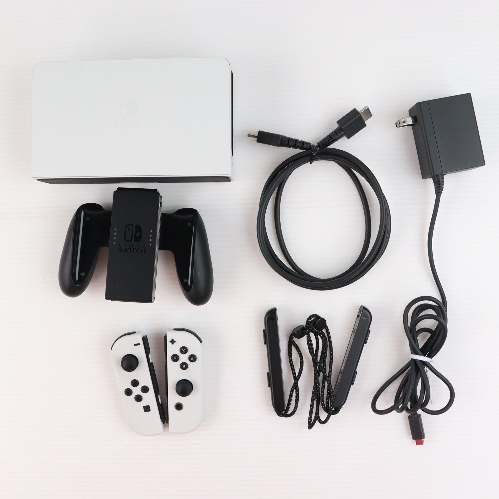 【中古即納】[Switch] (本体) Nintendo Switch(ニンテンドースイッチ) 有機ELモデル Joy-Con(L)/R ホワイト 任天堂(HEG-S-KAAAA)(20211008)