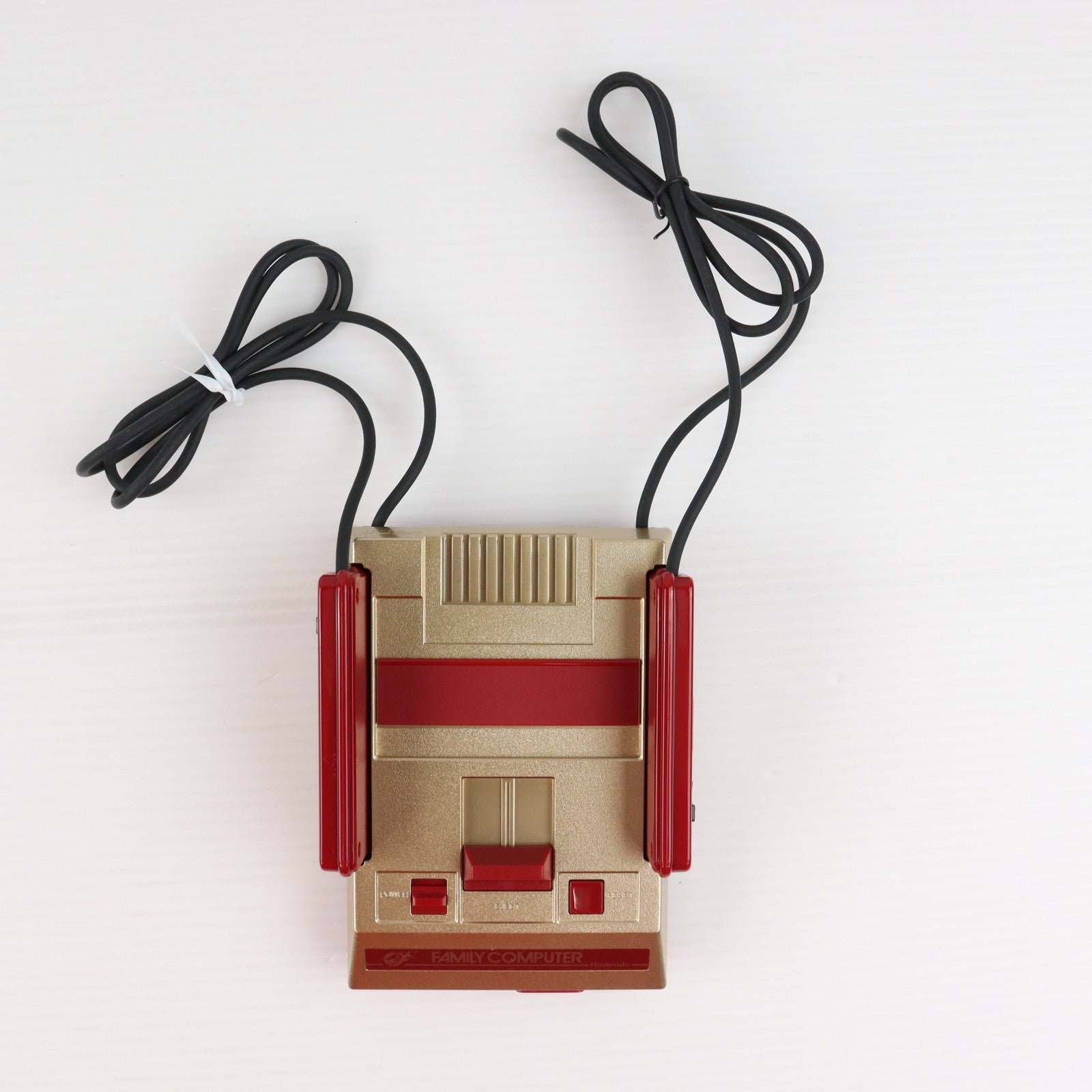 【中古即納】[FC] (本体) ニンテンドークラシックミニ ファミリーコンピュータ 週刊少年ジャンプ創刊50周年記念バージョン 任天堂(CLV-S-HVJJ)(20180707)