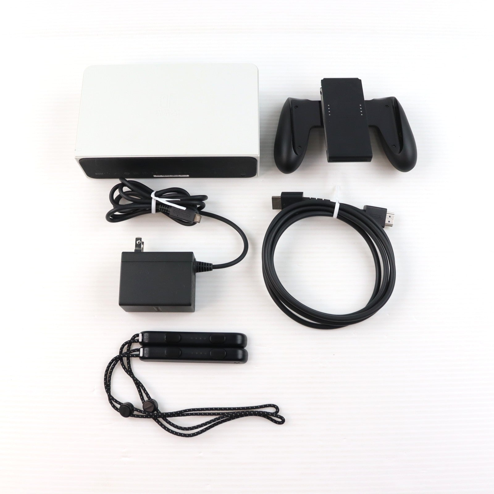 【中古即納】[Switch] (本体) Nintendo Switch(ニンテンドースイッチ) 有機ELモデル Joy-Con(L)/R ホワイト 任天堂(HEG-S-KAAAA)(20211008)