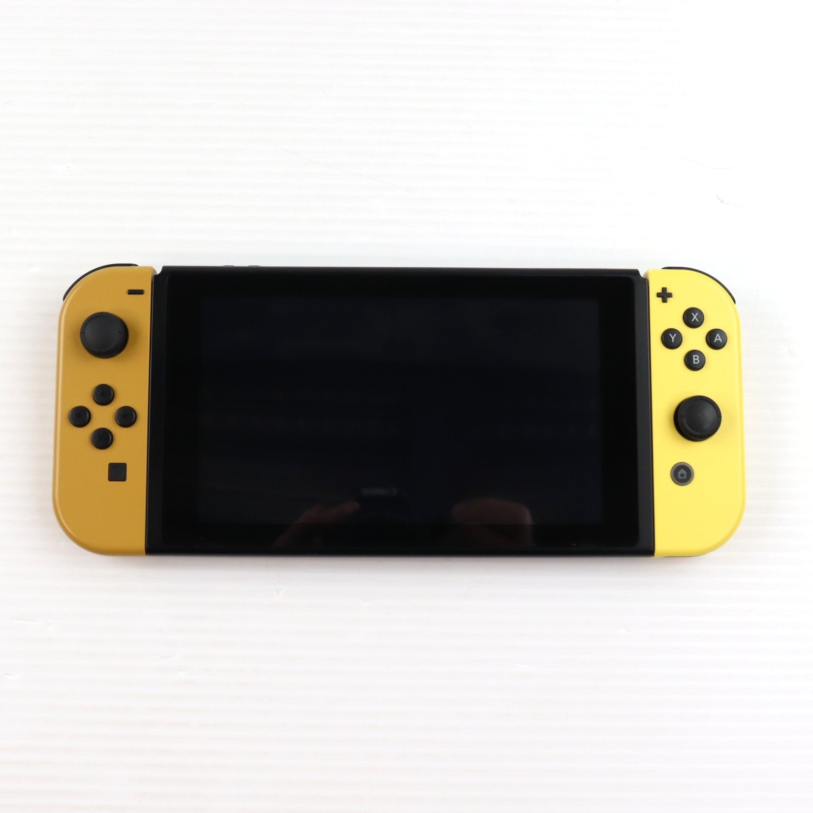 【中古即納】[Switch] (本体)(ソフト無し) Nintendo Switch(ニンテンドースイッチ) ポケットモンスター Let's Go! ピカチュウセット(モンスターボール Plus付き) 任天堂(HAC-S-KFAGA)(20181116)