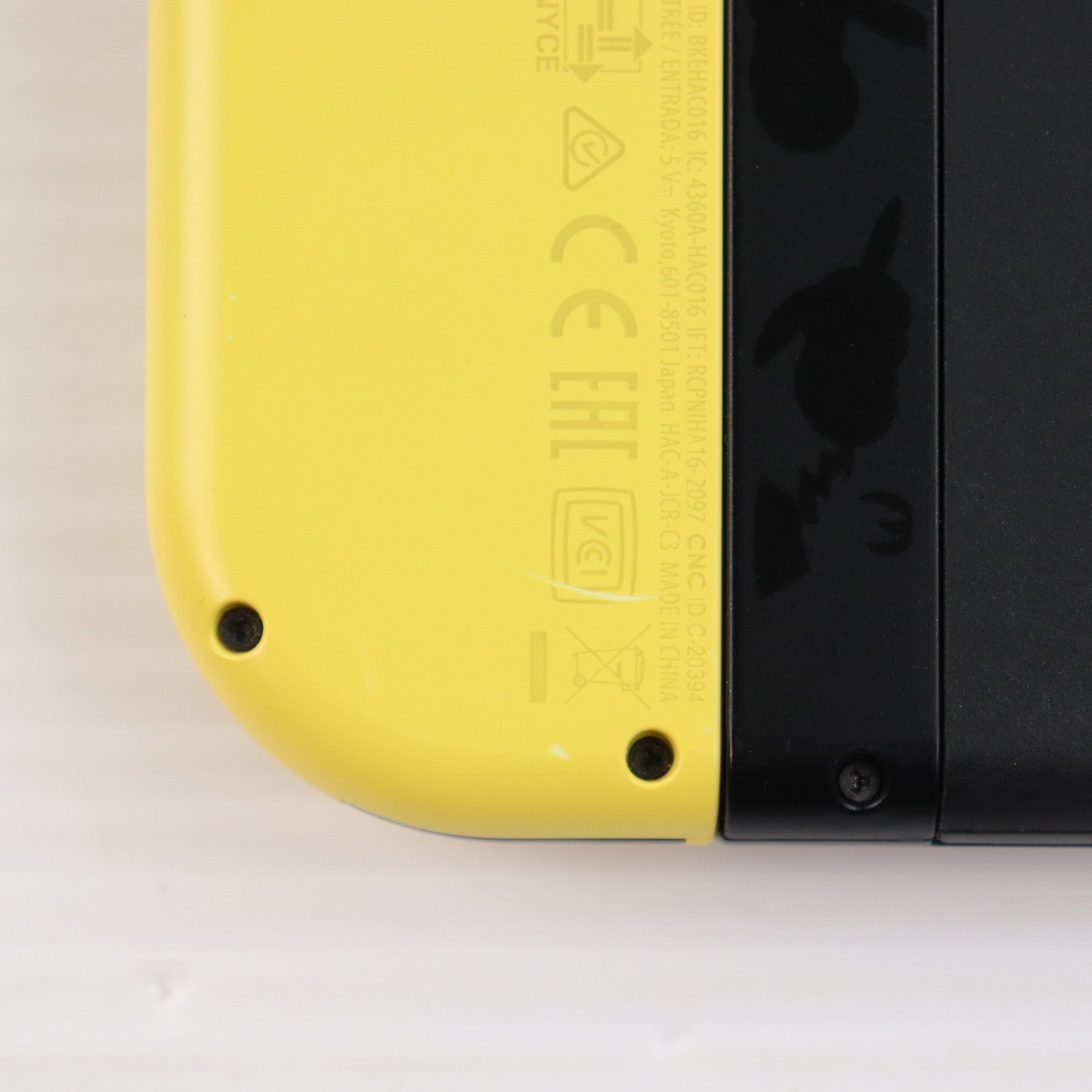 【中古即納】[Switch] (本体)(ソフト無し) Nintendo Switch(ニンテンドースイッチ) ポケットモンスター Let's Go! ピカチュウセット(モンスターボール Plus付き) 任天堂(HAC-S-KFAGA)(20181116)