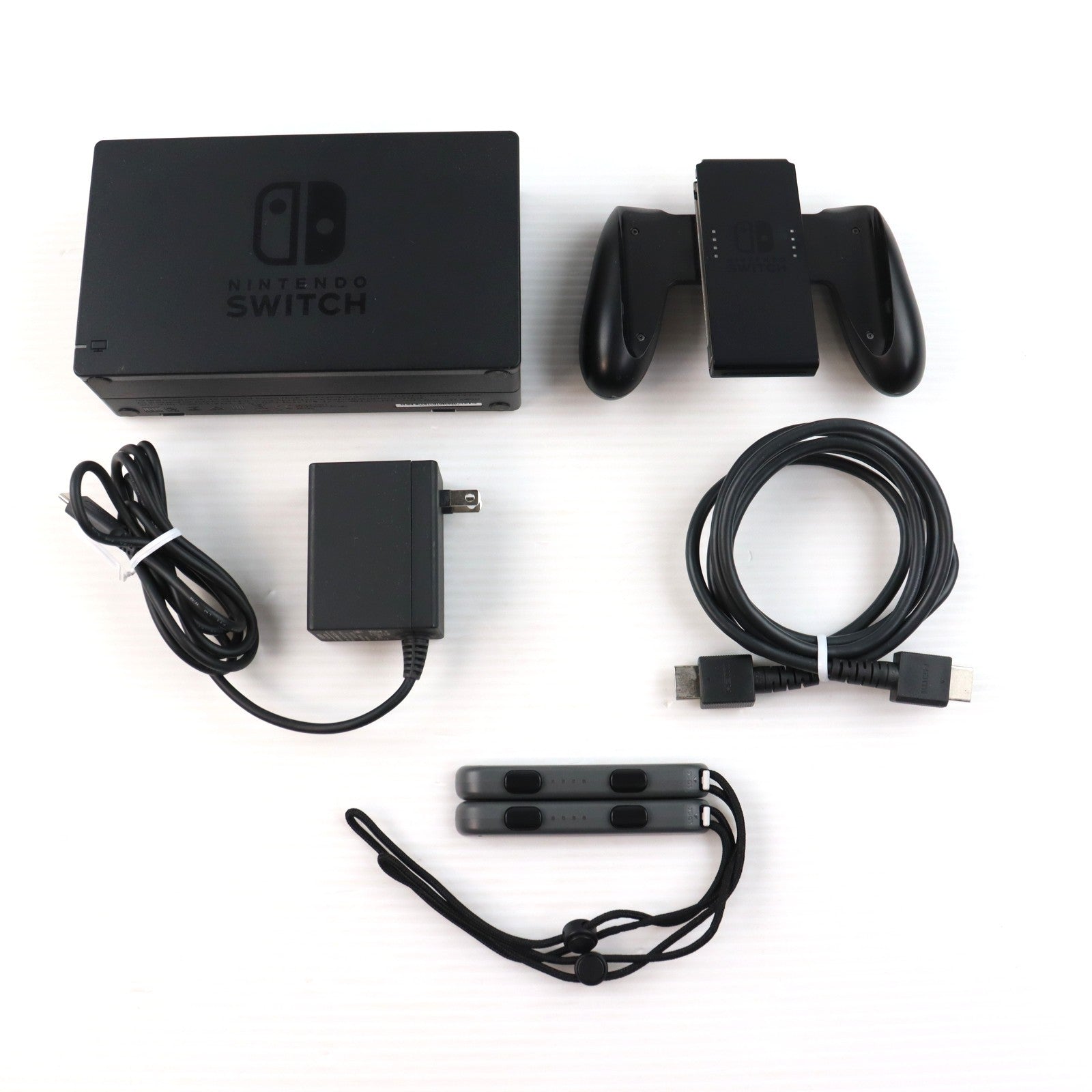 【中古即納】[Switch] (本体) マイニンテンドーストア限定 Nintendo Switch(ニンテンドースイッチ) カスタマイズ Joy-Con(L)/(R) グレー Joy-Conストラップ グレー 任天堂(HAC-S-KAYAA)(20170303)