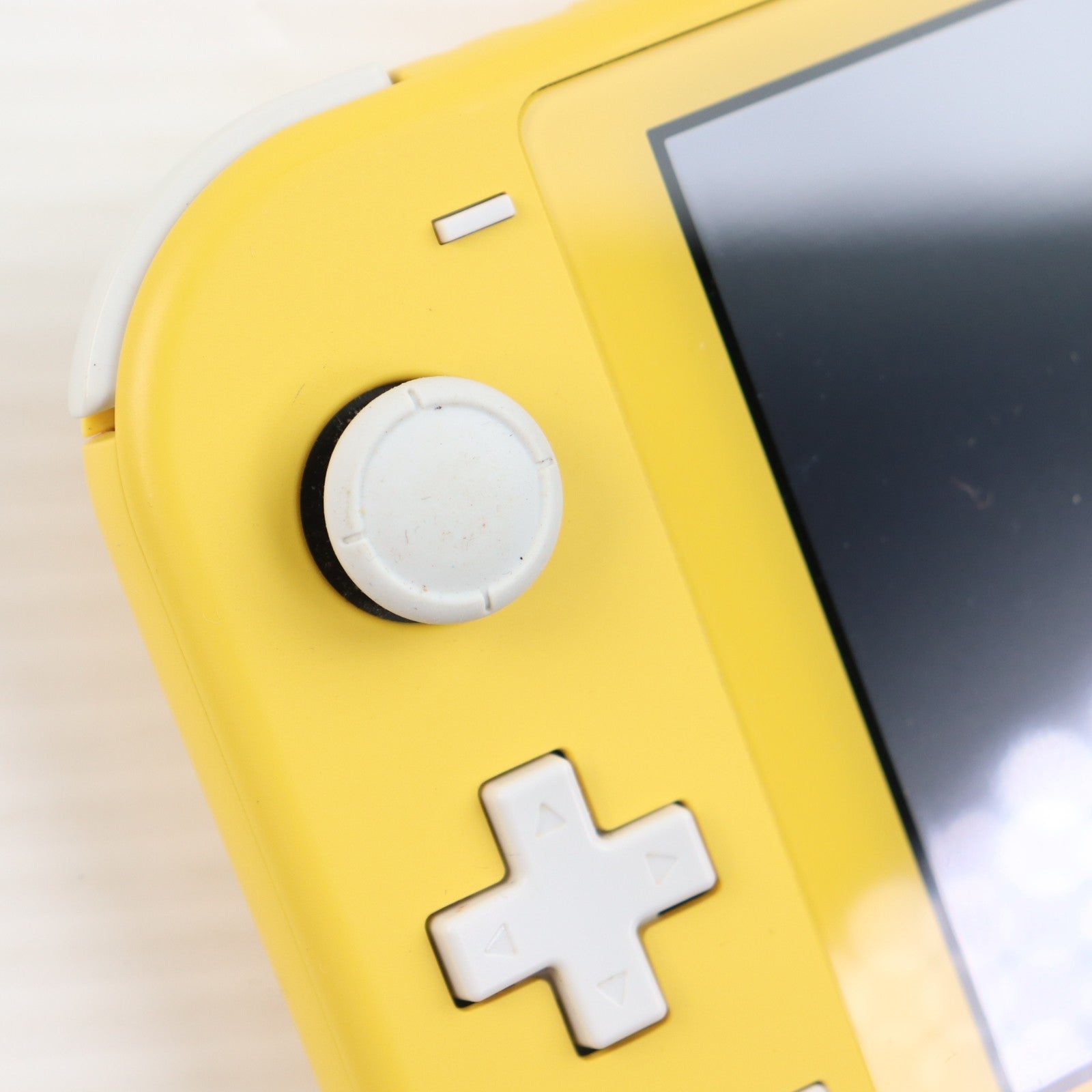 【中古即納】[Switch] (本体) Nintendo Switch Lite(ニンテンドースイッチライト) イエロー 任天堂(HDH-S-YAZAA)(20190920)