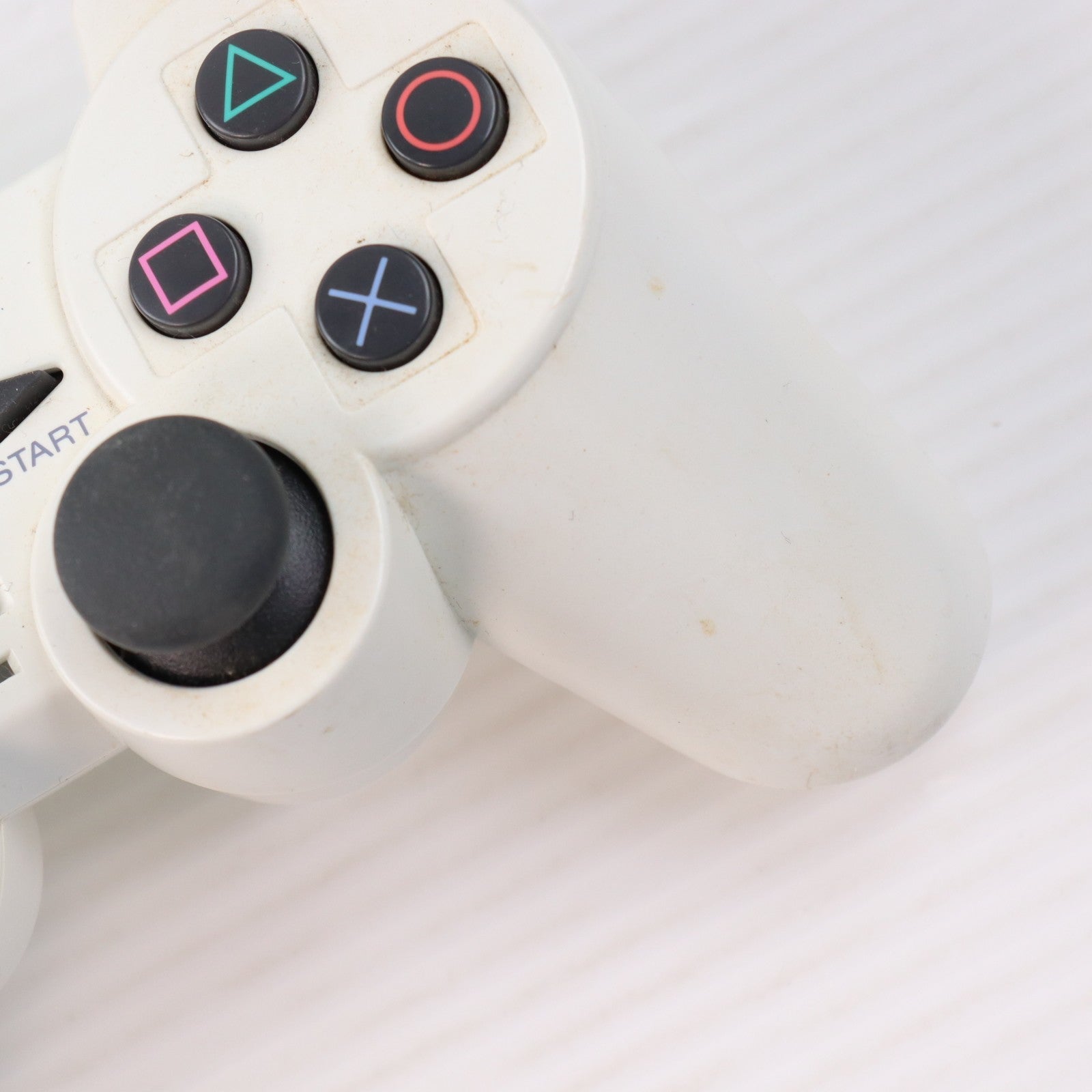 【中古即納】[PS2] (本体) プレイステーション2 PlayStation2 セラミック・ホワイト SCE(SCPH-77000CW)(20060915)