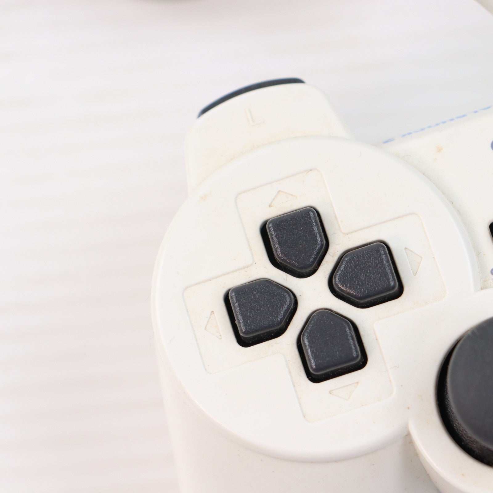 【中古即納】[PS2] (本体) プレイステーション2 PlayStation2 セラミック・ホワイト SCE(SCPH-77000CW)(20060915)