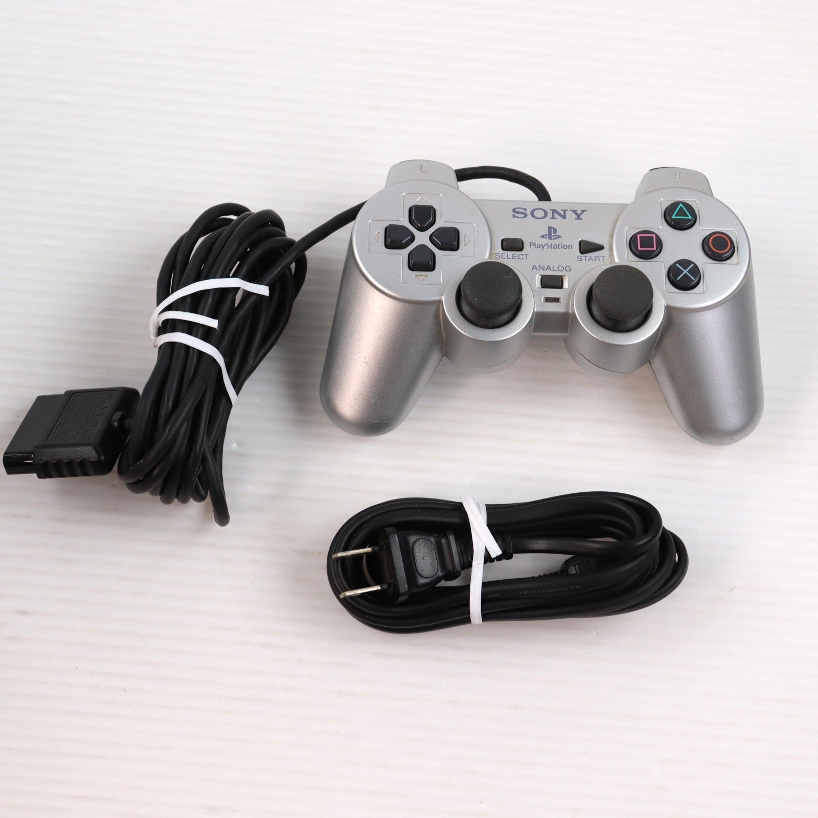 【中古即納】[PS2] (本体) PlayStation 2(プレイステーション2) サテン・シルバー SCE(SCPH-90000SS)(20071122)