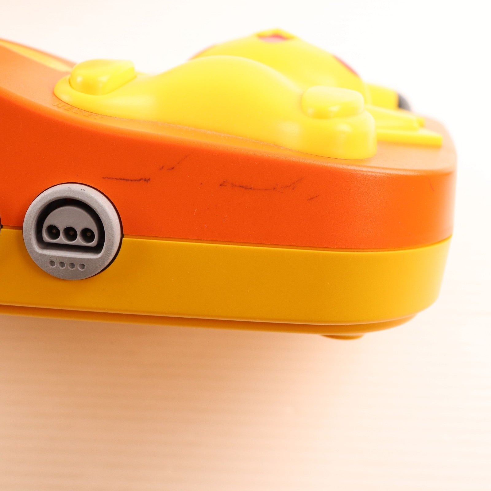 【中古即納】[N64] (本体) ピカチュウ NINTENDO64(ニンテンドウ64/ニンテンドー64) オレンジ&イエロー 任天堂(NUS-101)(20000721)