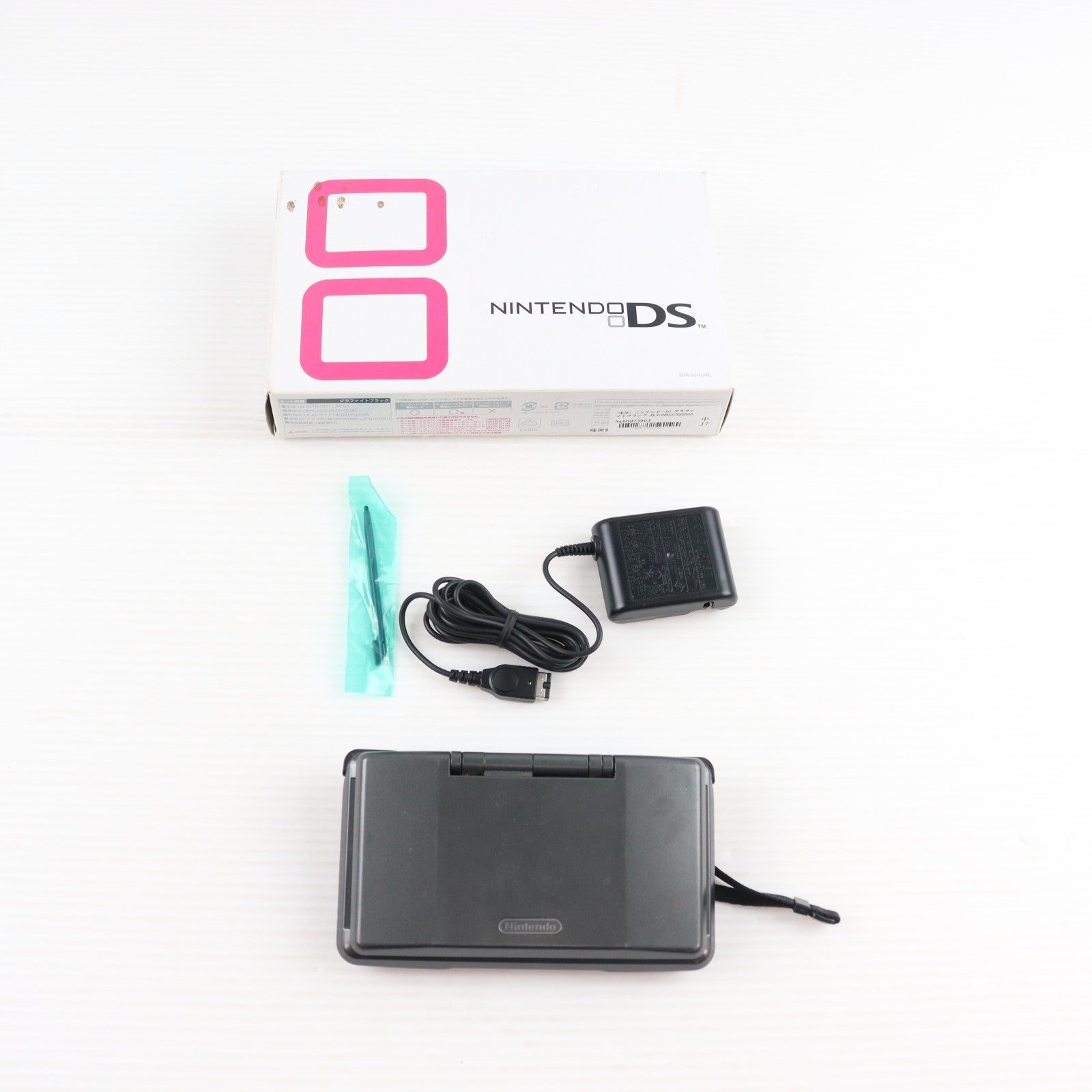 【中古即納】[NDS] (本体) ニンテンドーDS グラファイトブラック 任天堂(NTR-S-ZKKA)(20050324)