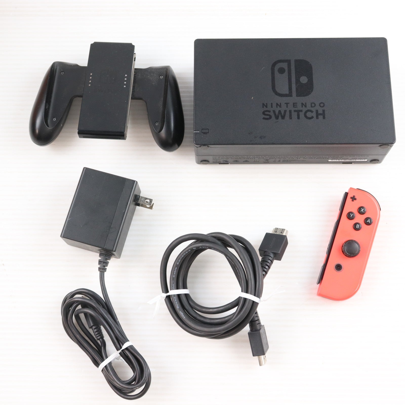 【中古即納】[Switch] (本体) Nintendo Switch(ニンテンドースイッチ) Joy-Con(L) ネオンブルー/(R) ネオンレッド 任天堂(HAD-S-KABAA)(20190830)