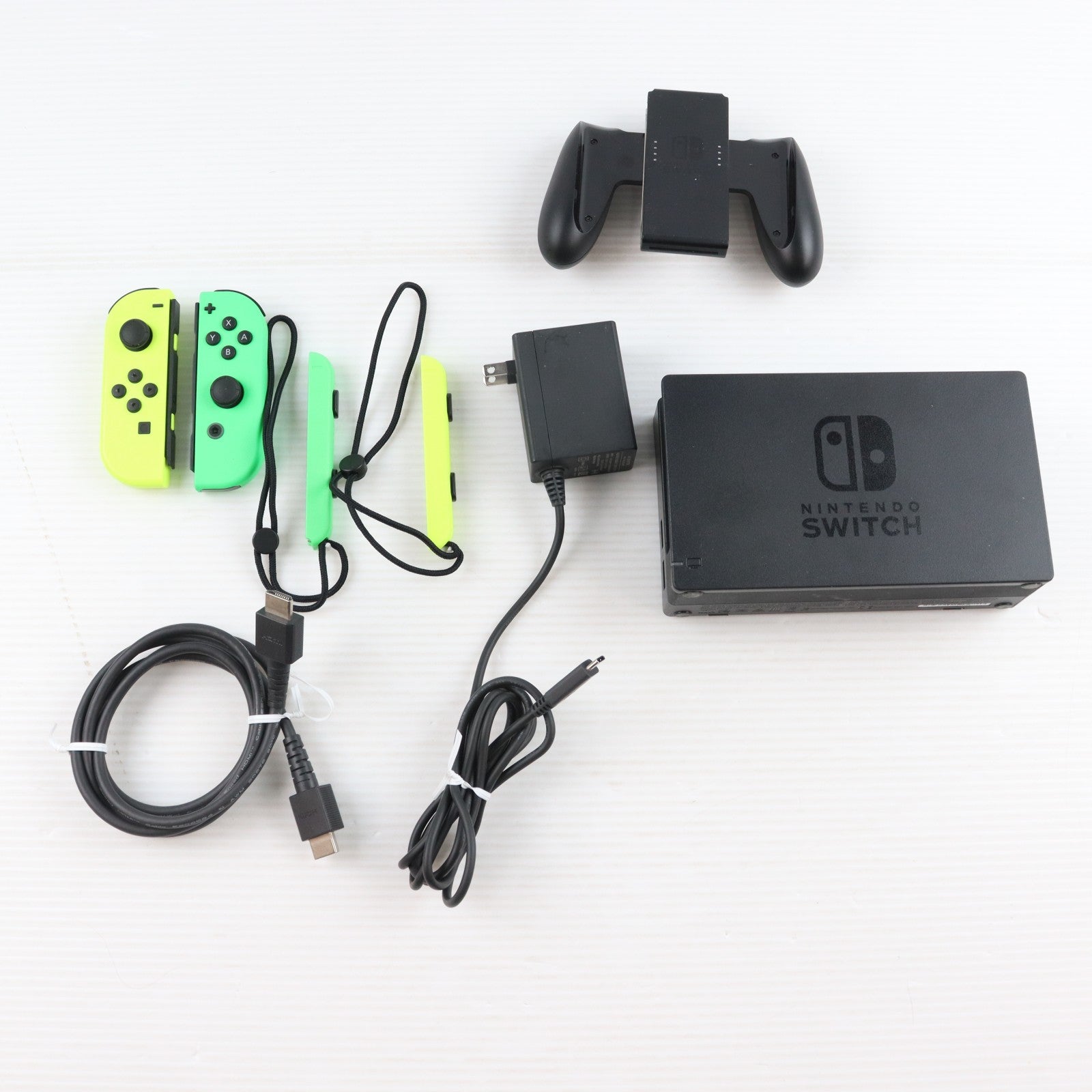 【中古即納】[Switch] (本体) マイニンテンドーストア限定 (新型)Nintendo Switch(ニンテンドースイッチ) Joy-Con(L) ネオンイエロー/(R) ネオングリーン Joy-Conストラップ ブラック 任天堂(HAD-S-KAYAA)(20190830)