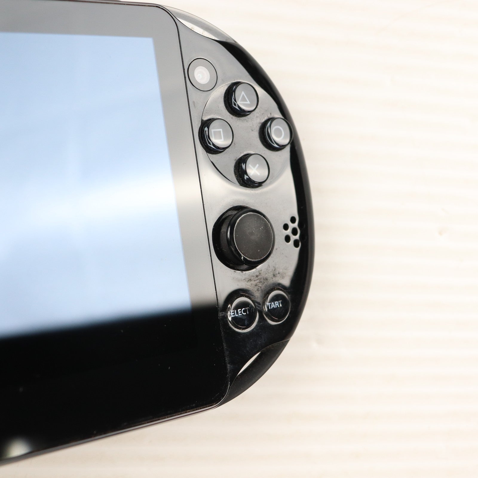 【中古即納】[PSVita] (本体) PlayStation Vita(プレイステーション ヴィータ) Wi-Fiモデル ブラック SCE(PCH-2000ZA11)(20131010)