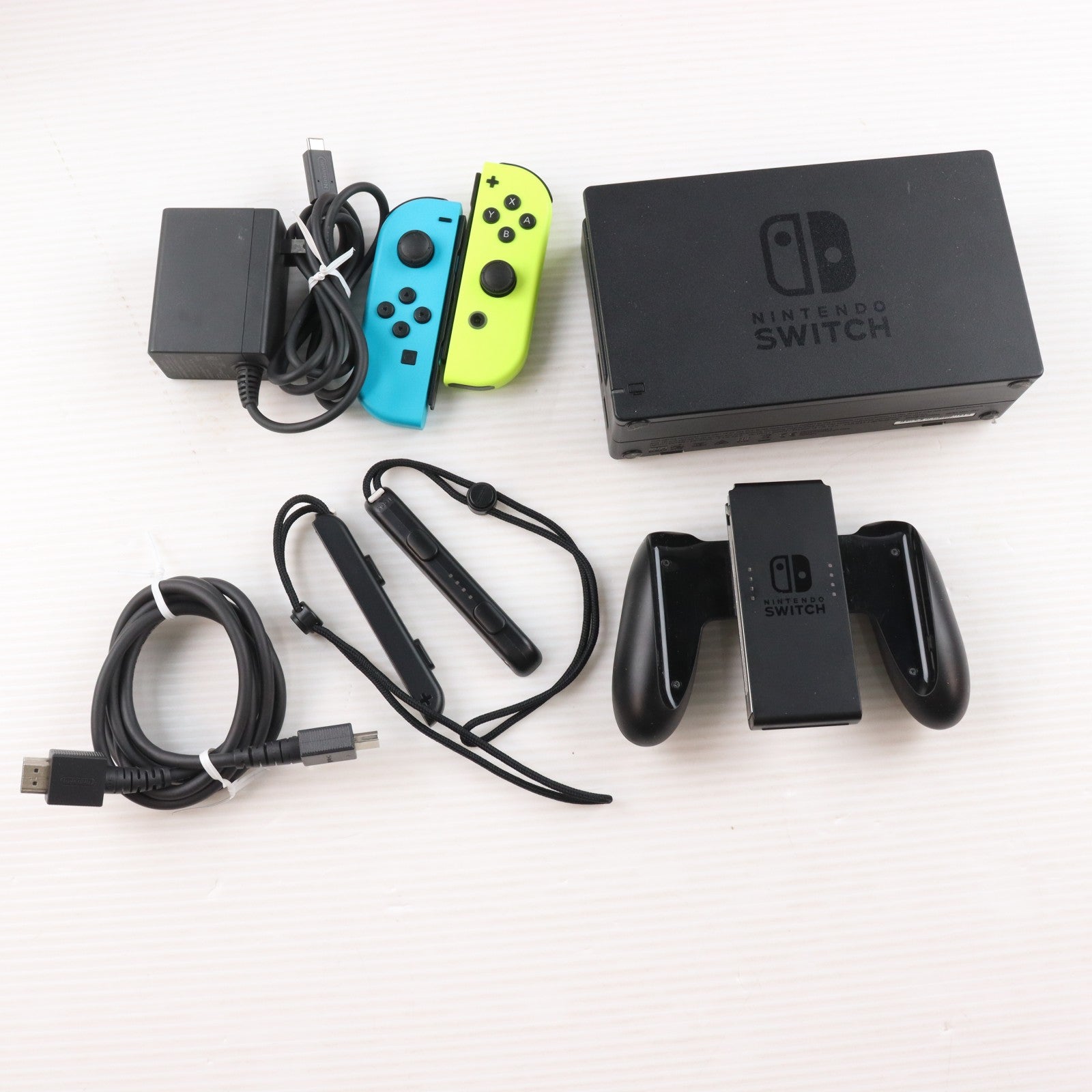 【中古即納】[Switch] (本体) マイニンテンドーストア限定 (新型)Nintendo Switch(ニンテンドースイッチ) カスタマイズ Joy-Con(L) ネオンブルー/(R) ネオンイエロー Joy-Conストラップ グレー 任天堂(HAD-S-KAYAA)(20190830)