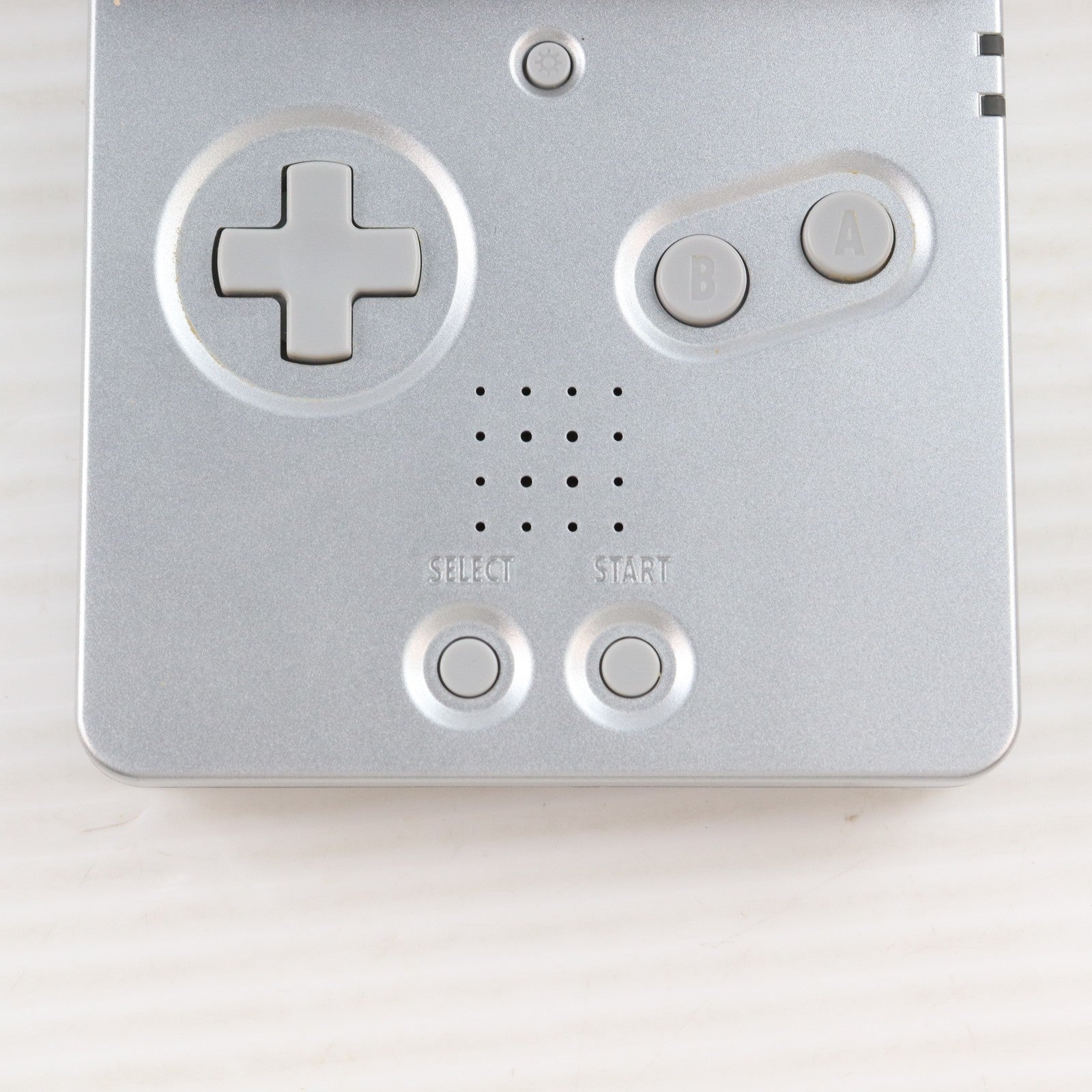 【中古即納】[GBA] (本体) GAMEBOY ADVANCE SP(ゲームボーイアドバンスSP) プラチナシルバー 任天堂(AGS-S-ZVA)(20030214)