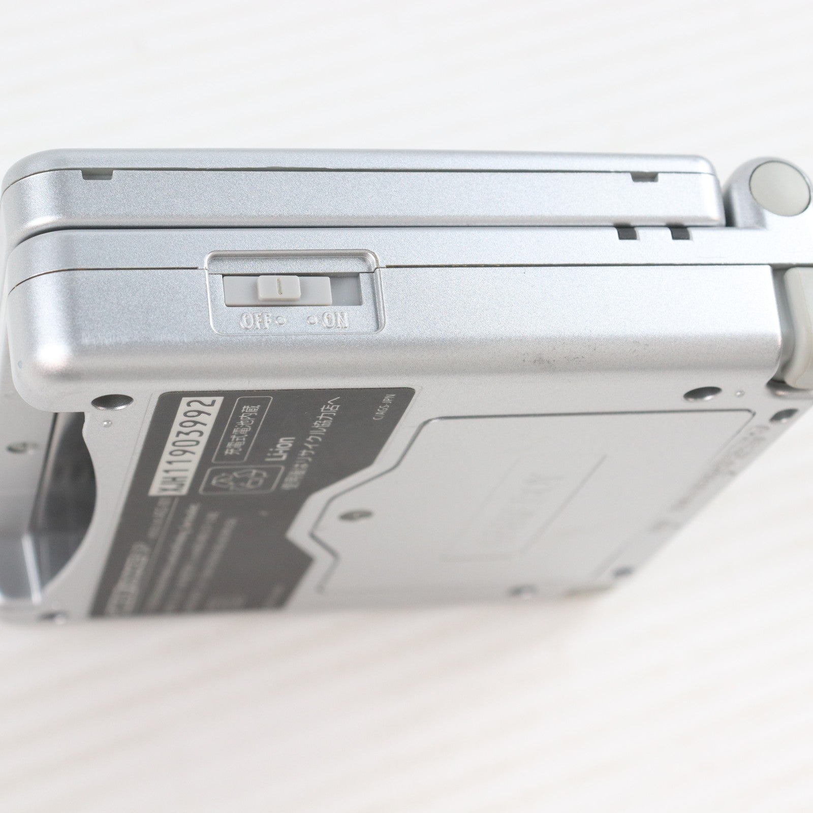 【中古即納】[GBA] (本体) GAMEBOY ADVANCE SP(ゲームボーイアドバンスSP) プラチナシルバー 任天堂(AGS-S-ZVA)(20030214)