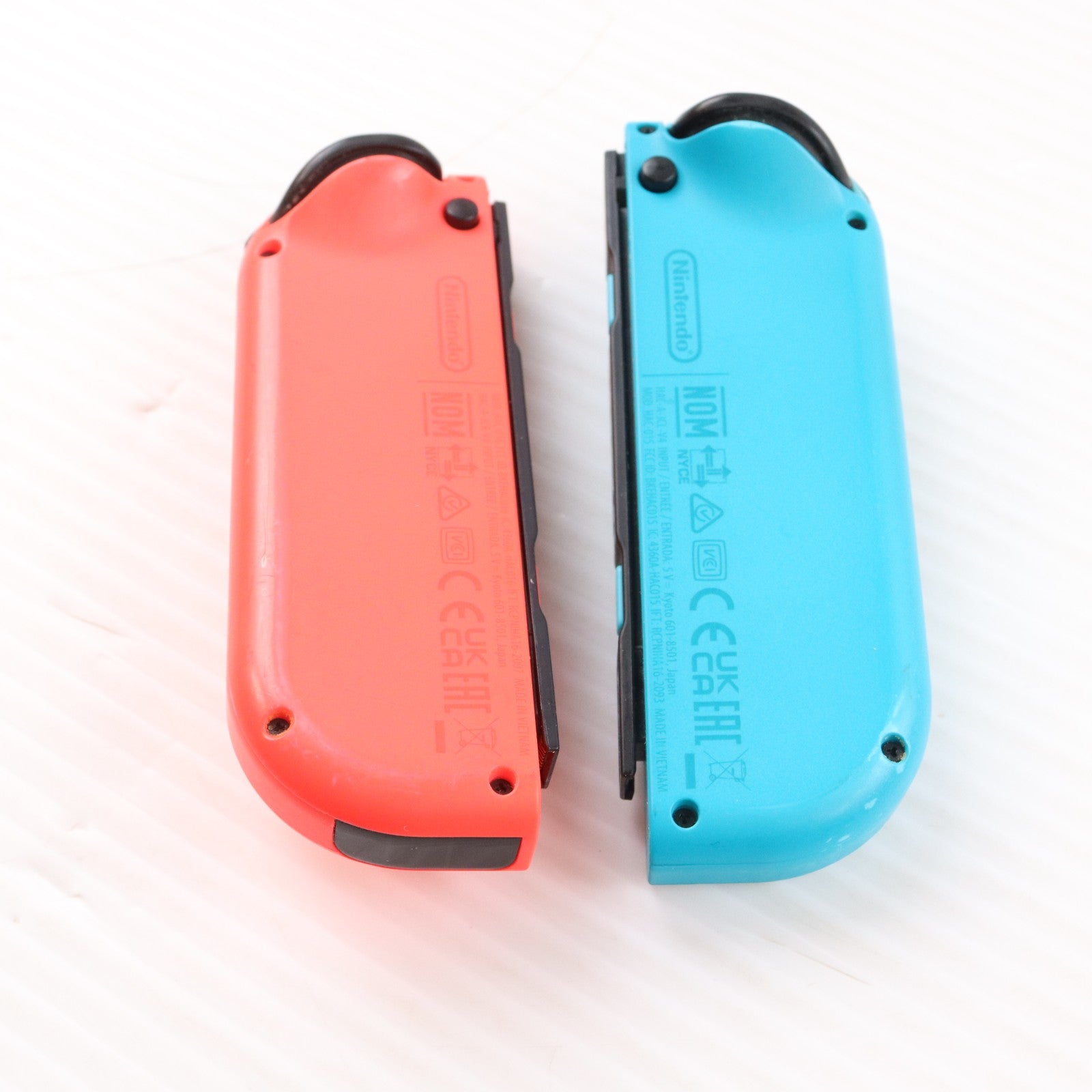 【中古即納】[Switch] (本体) Nintendo Switch(ニンテンドースイッチ) 有機ELモデル Joy-Con(L) ネオンブルー/R ネオンレッド 任天堂(HEG-S-KABAA)(20211008)