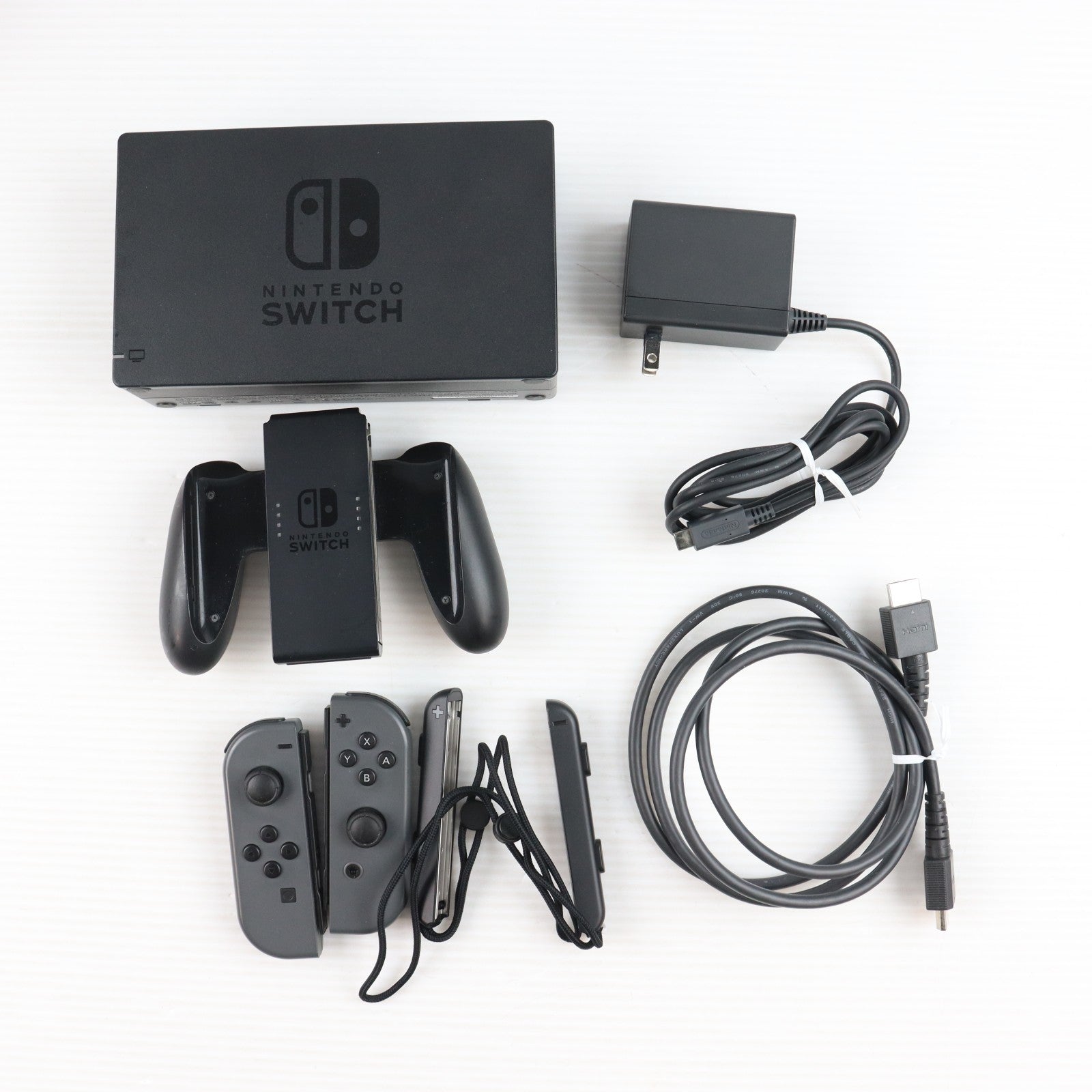 【中古即納】[Switch] (本体) マイニンテンドーストア限定 (新型)Nintendo Switch(ニンテンドースイッチ) カスタマイズ Joy-Con(L)/(R) グレー Joy-Conストラップ ブラック 任天堂(HAD-S-KAYAA)(20190830)