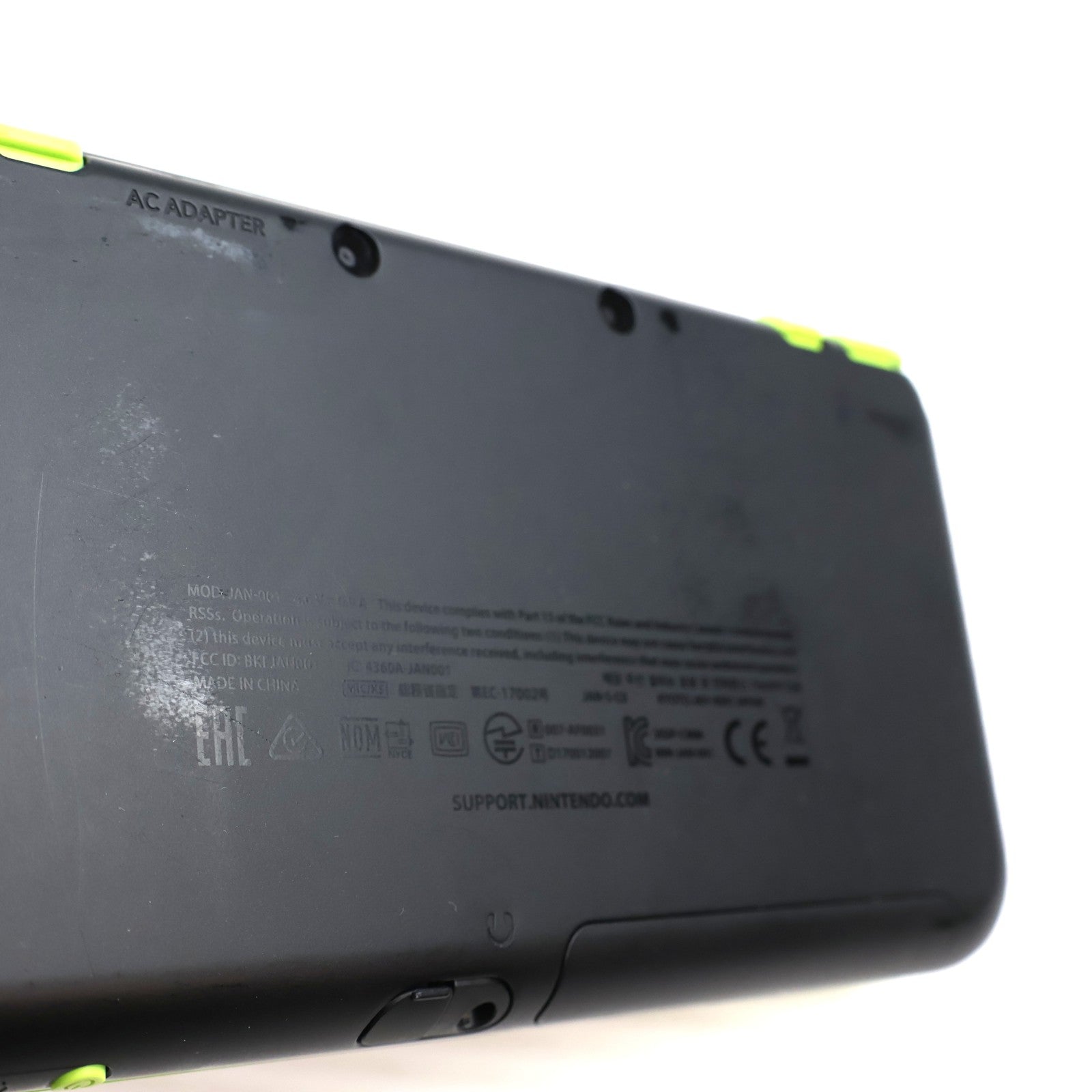 【中古即納】[3DS] (本体) Newニンテンドー2DS LL ブラック×ライム 任天堂(JAN-S-MAAA)(20171005)
